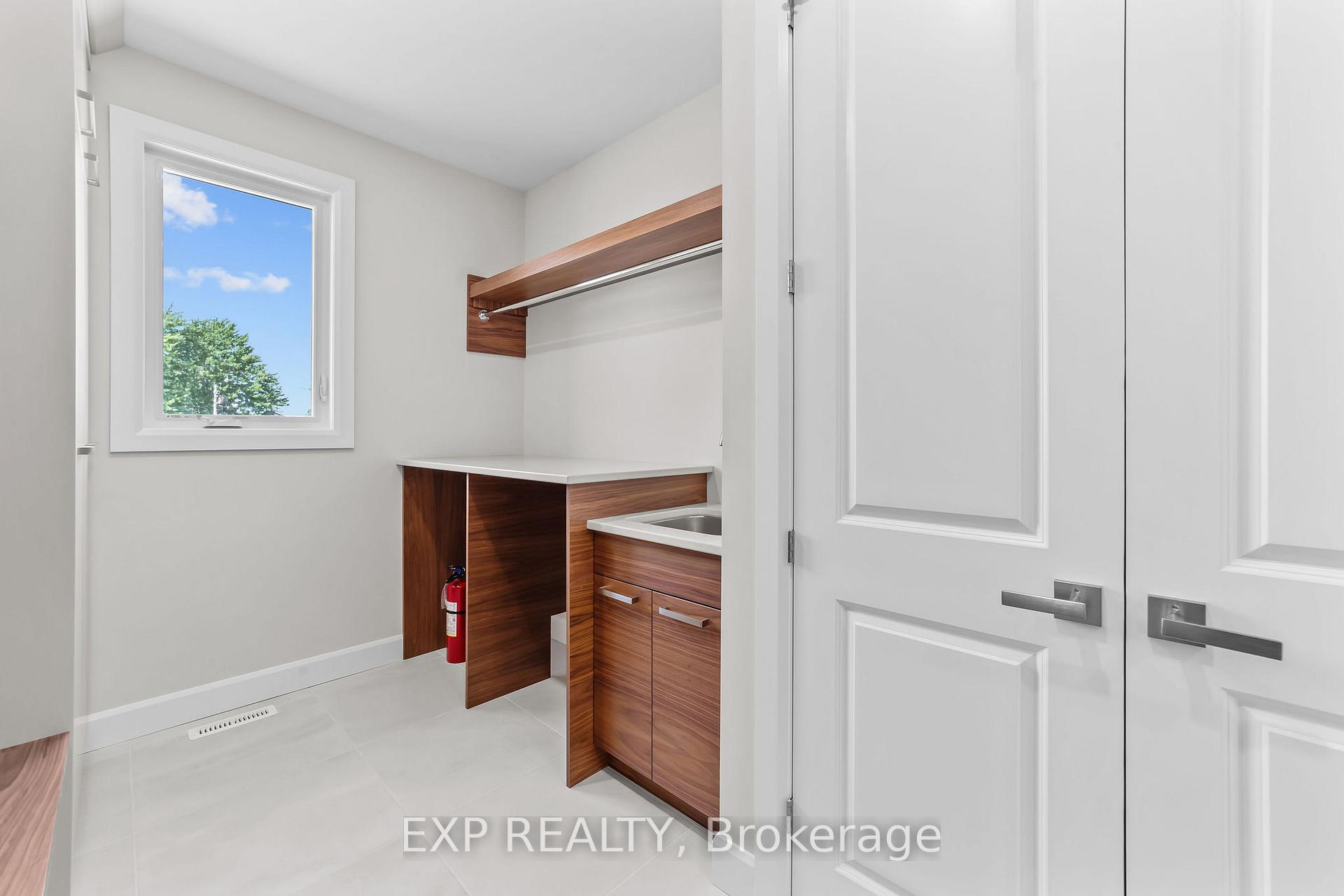 Photo 14 of 409 Ontario Street, Warwick, Watford — HOMEH