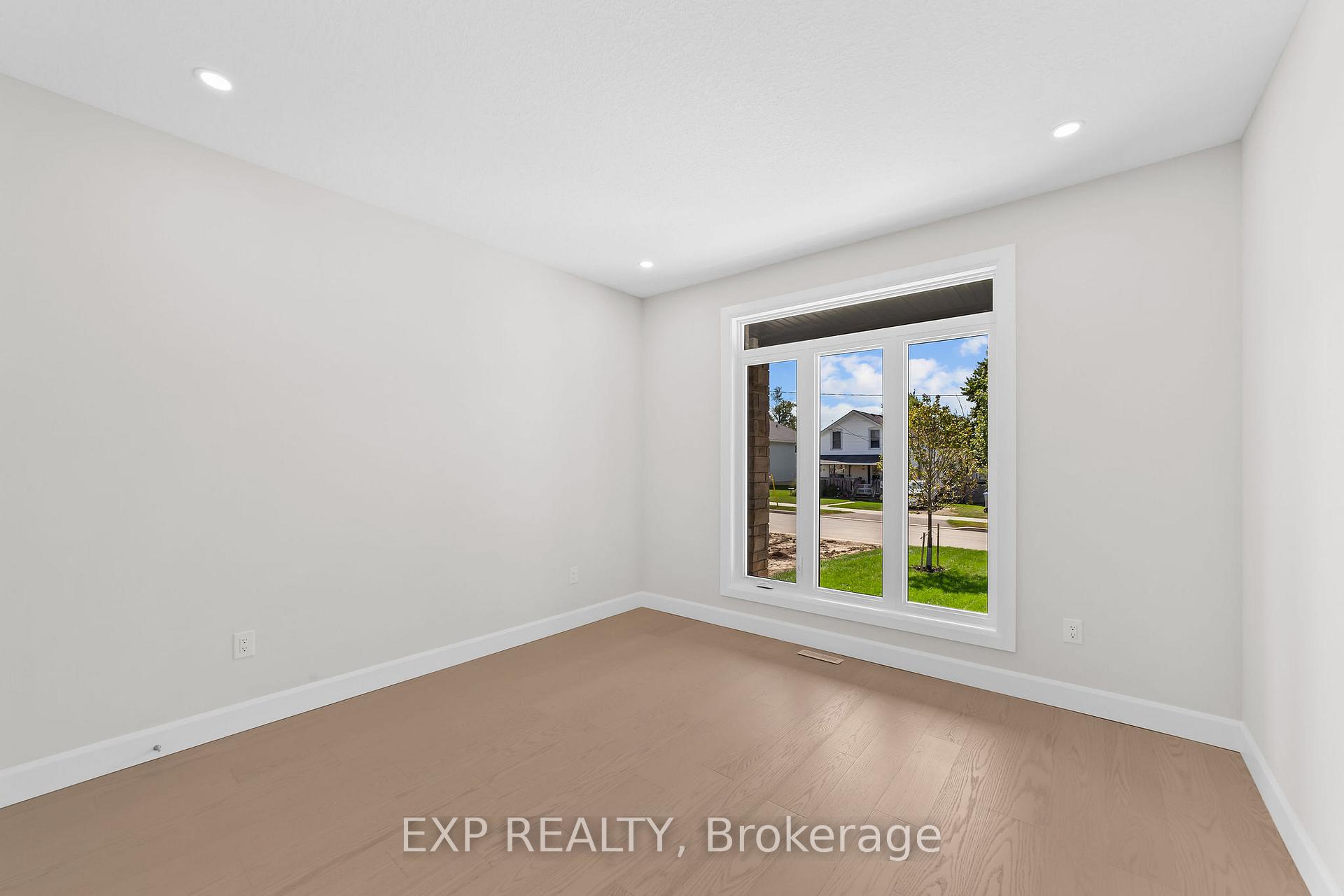Photo 16 of 409 Ontario Street, Warwick, Watford — HOMEH