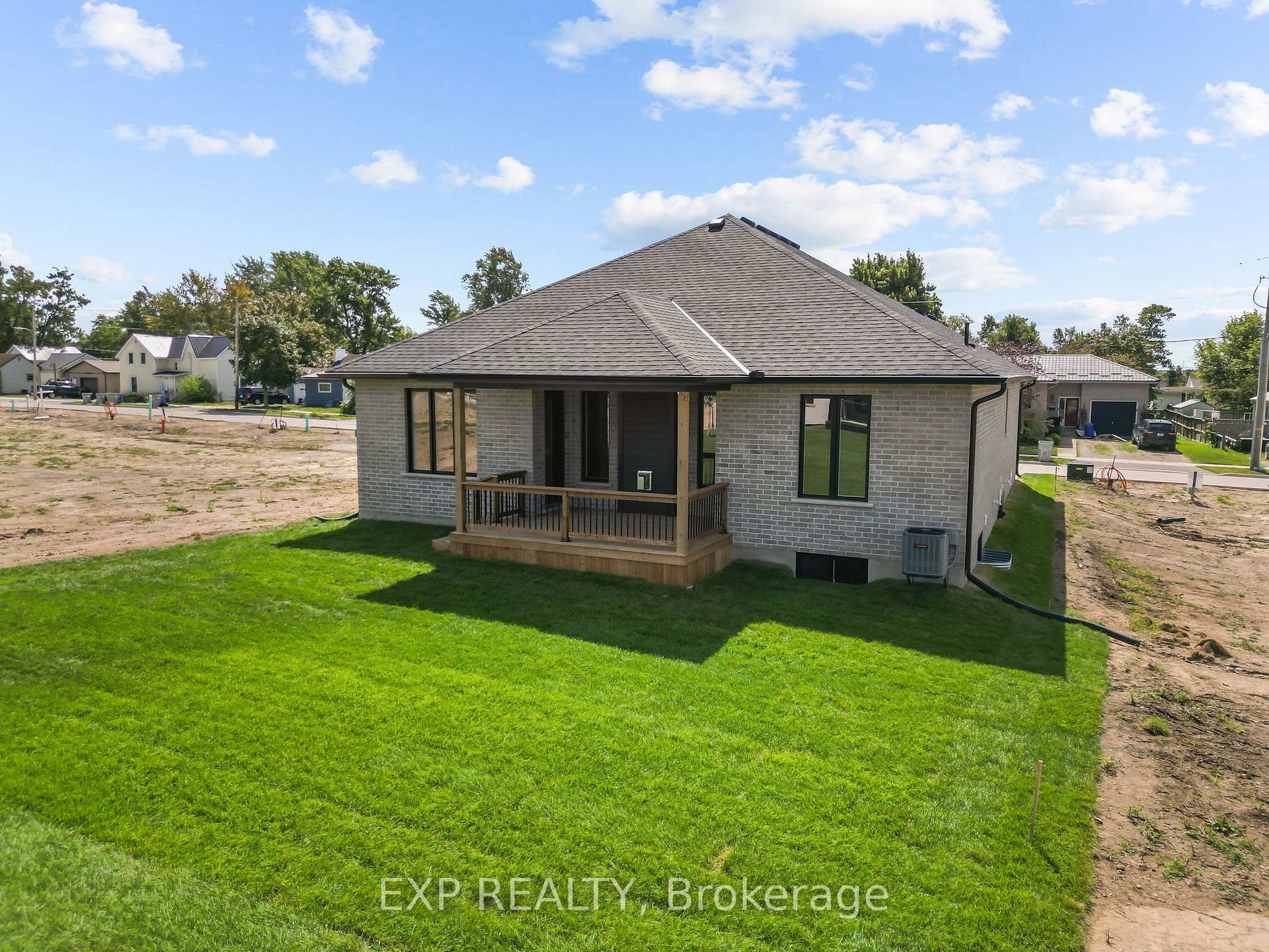 Photo 23 of 409 Ontario Street, Warwick, Watford — HOMEH