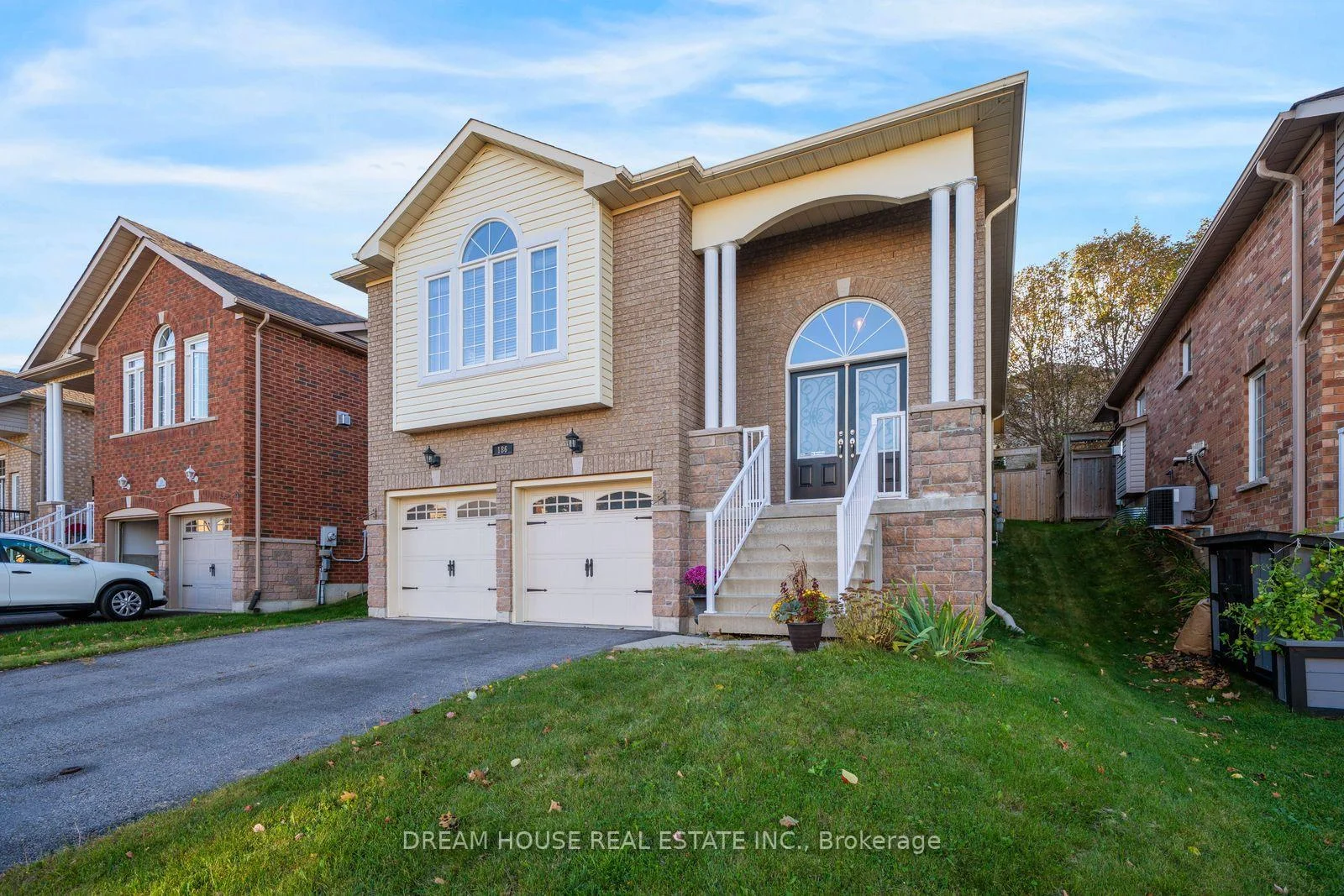 Photo 3 of 186 Fenning Drive, Clarington, Courtice — HOMEH