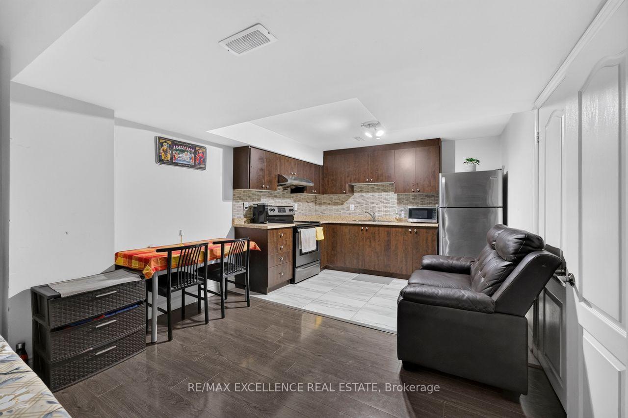 Photo 32 of 451 Brisdale Drive, Brampton, Northwest Brampton — HOMEH
