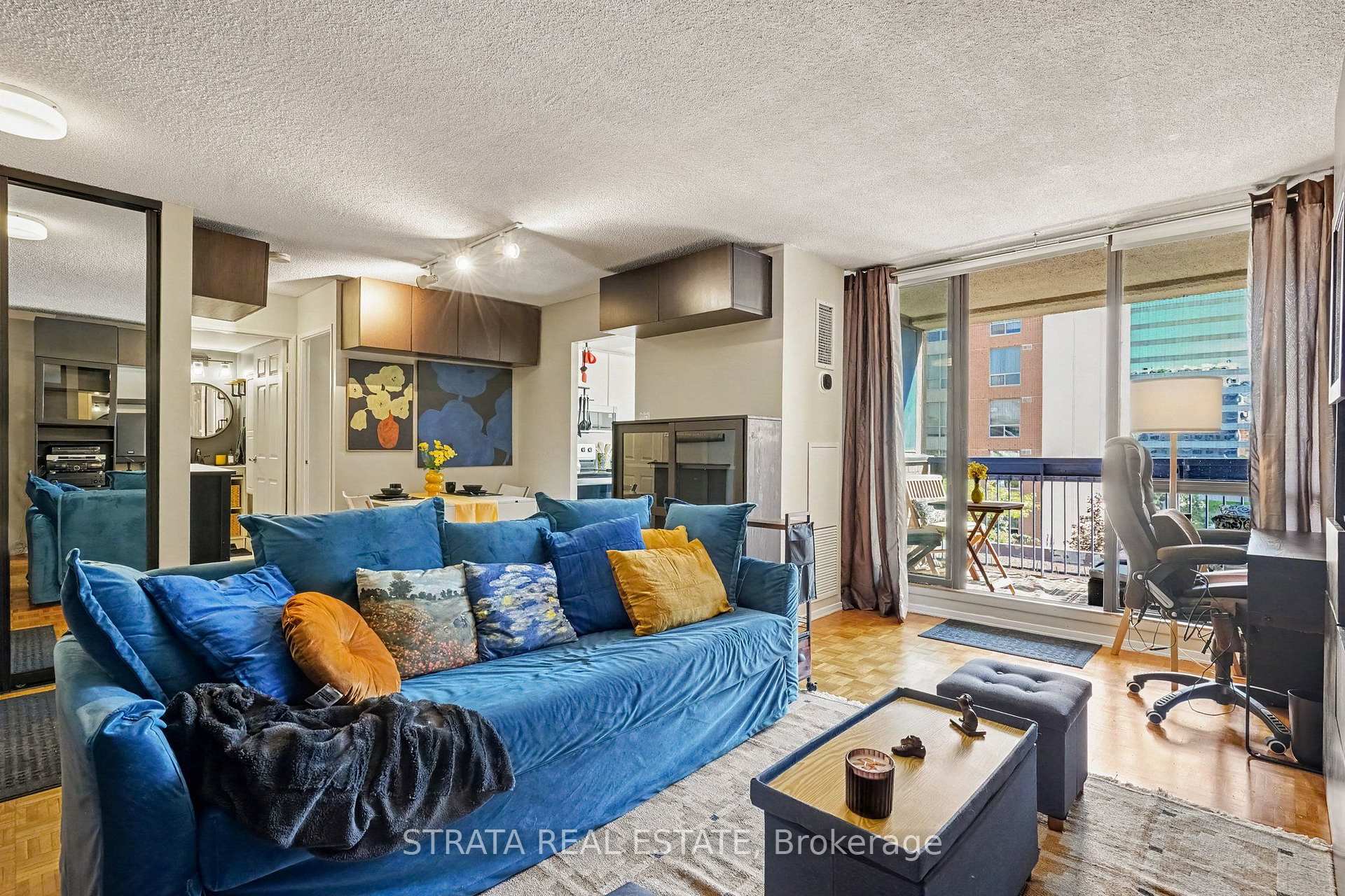 Photo 4 of Unit 607, 105 Mccaul Street, Toronto, Kensington-Chinatown — HOMEH