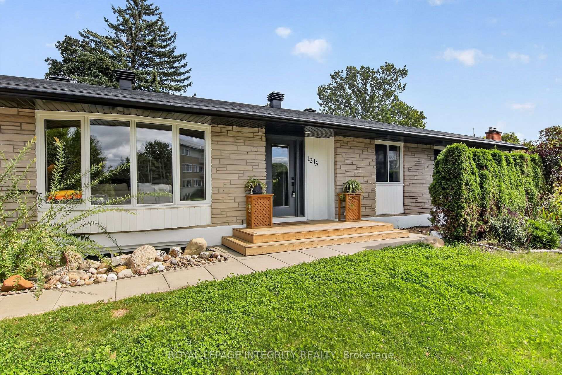 Photo 2 of 1213 Mcwatters Road, Ottawa, Queensway Terrace South/Ridgeview — HOMEH