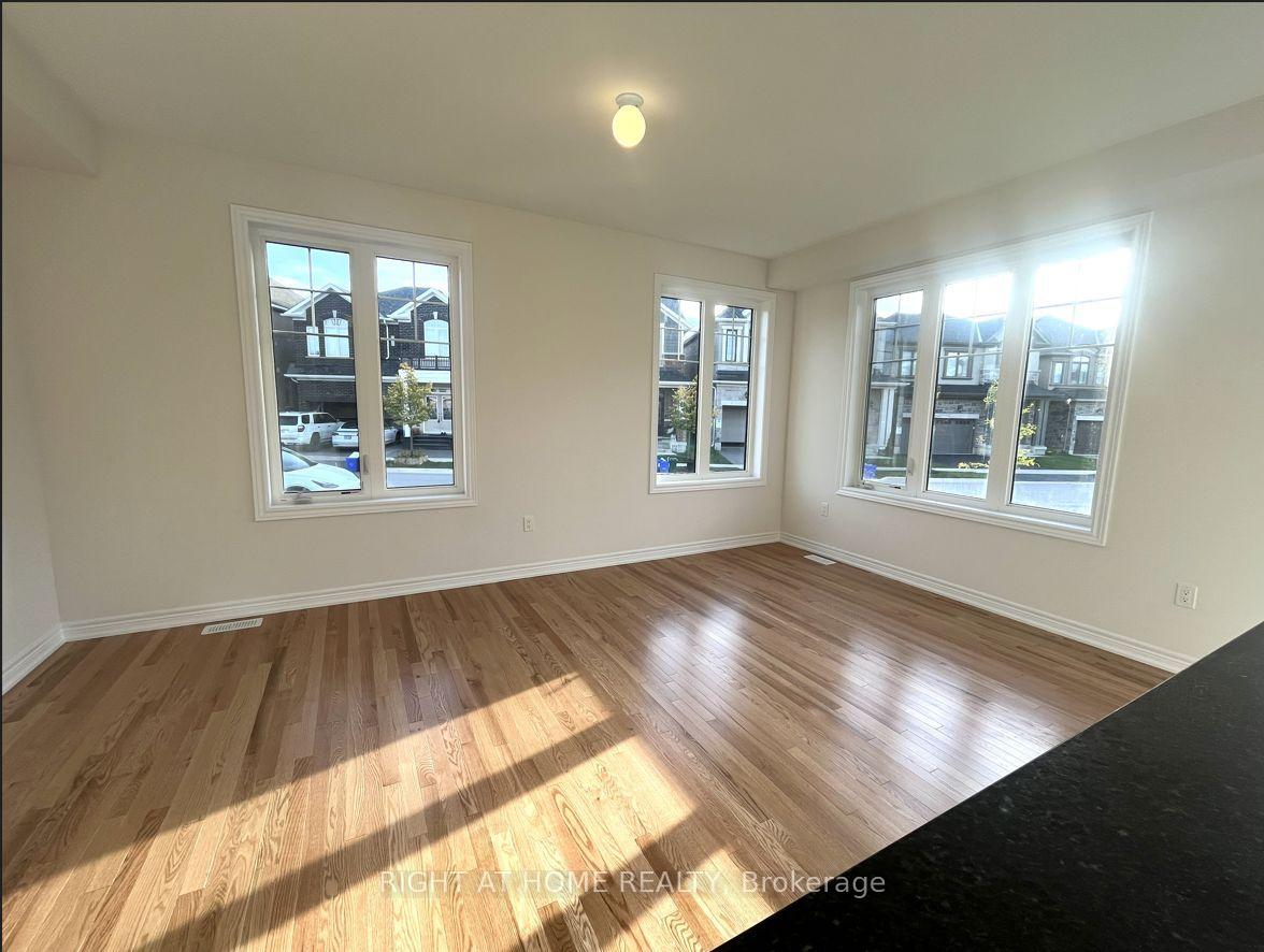 Photo 8 of 740 Apple Terrace, Milton, Cobban — HOMEH