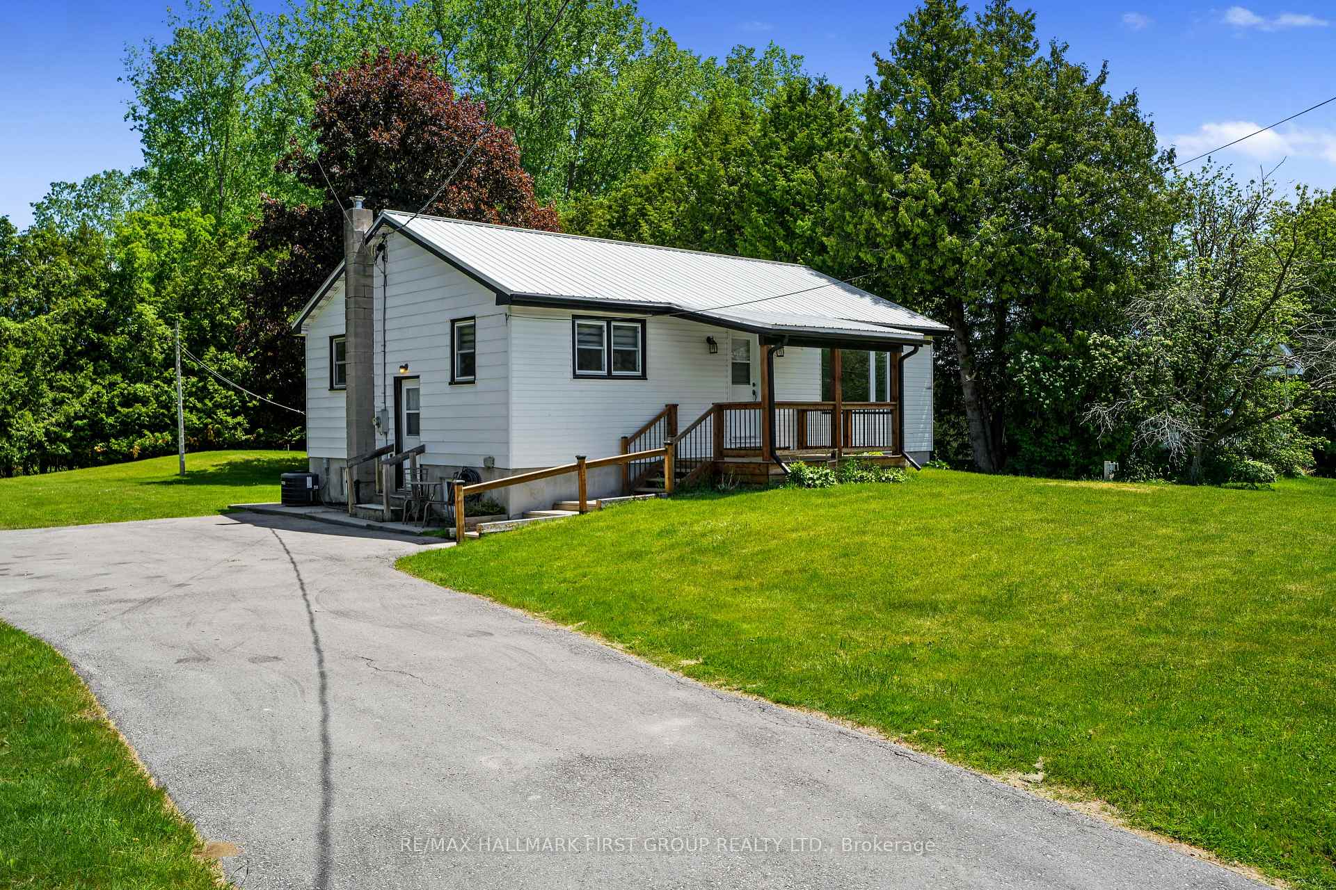 Photo 2 of 40 Whites Road, Quinte West, Sidney Ward — HOMEH