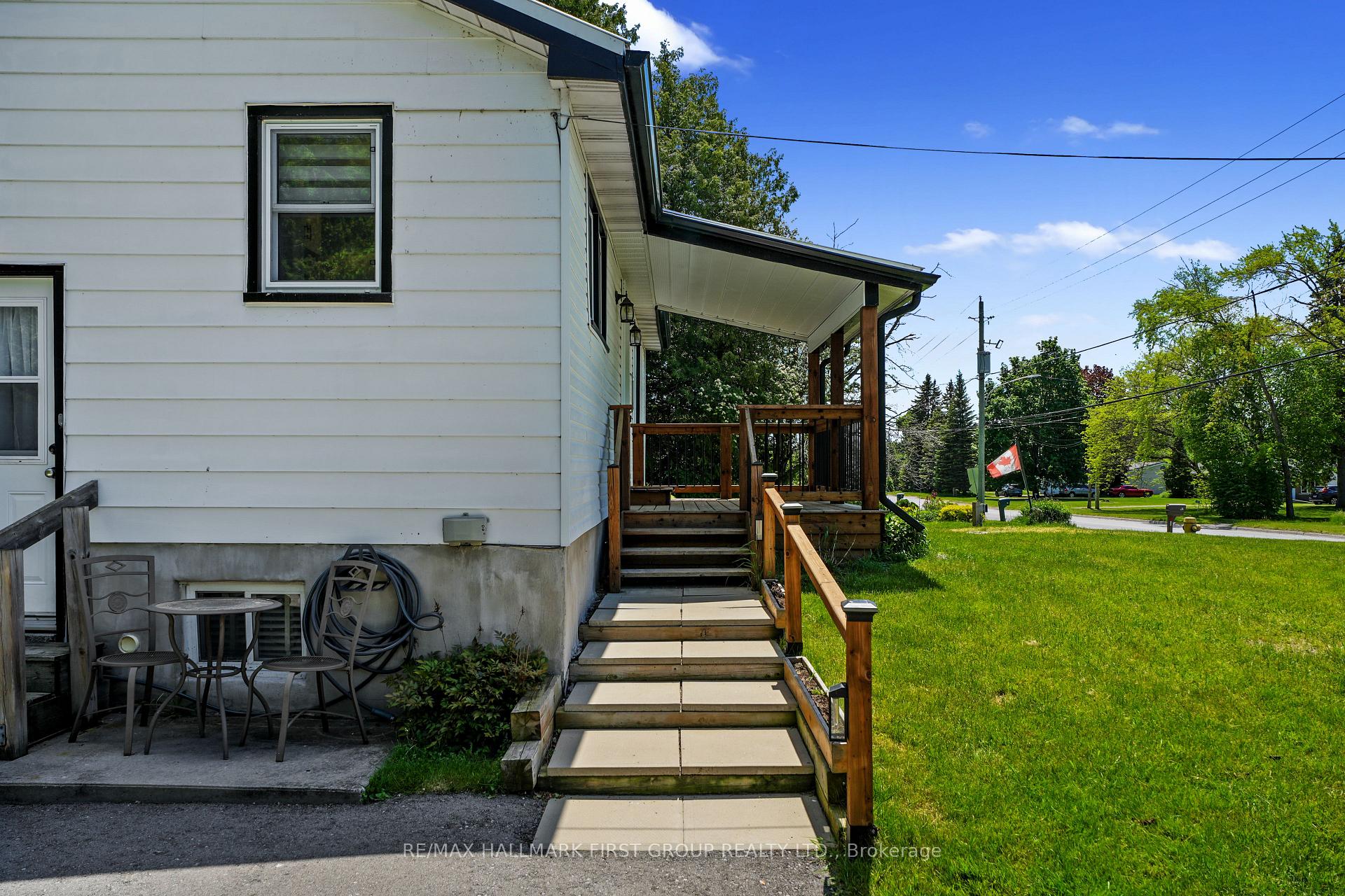 Photo 4 of 40 Whites Road, Quinte West, Sidney Ward — HOMEH