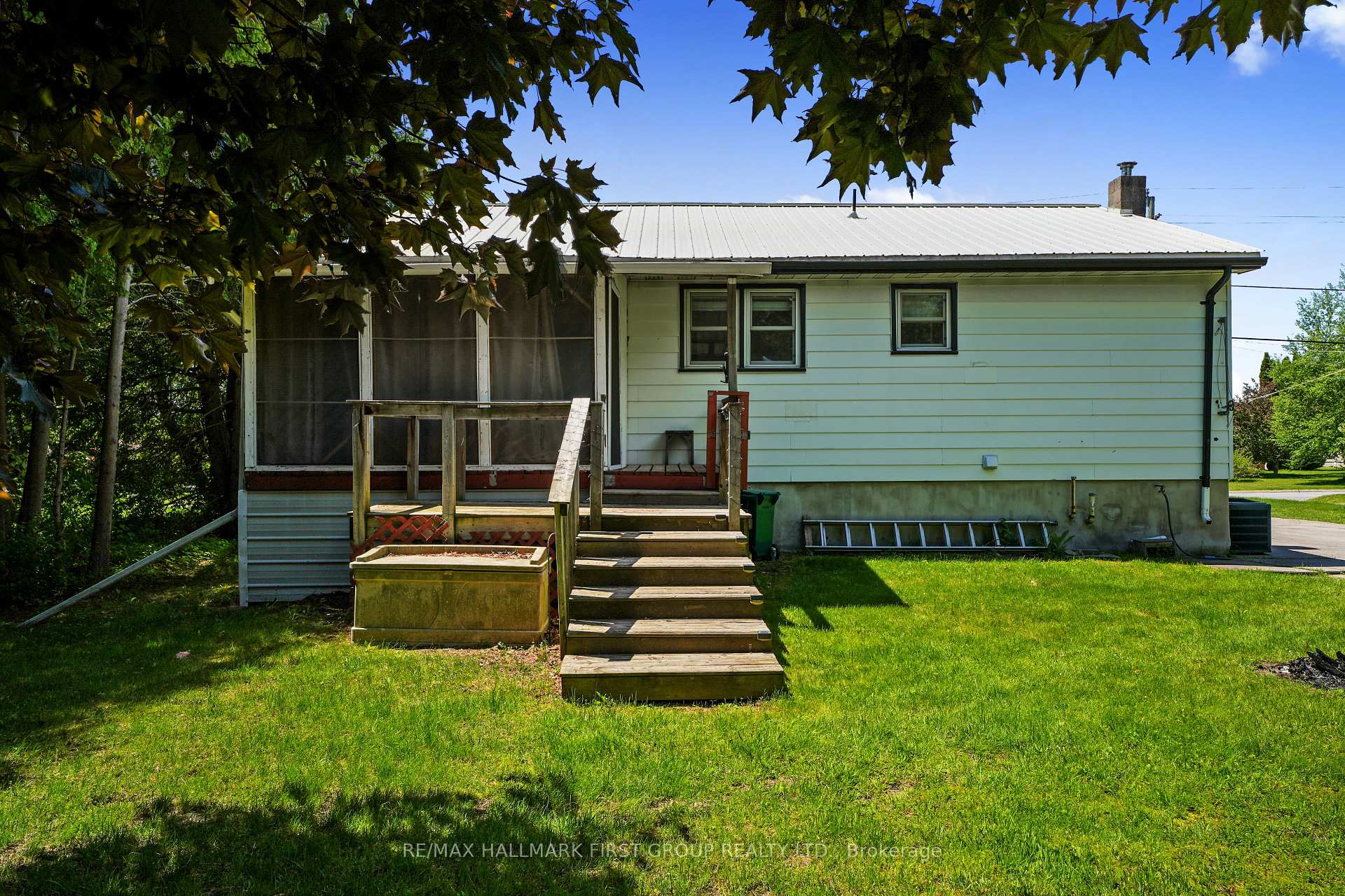 Photo 33 of 40 Whites Road, Quinte West, Sidney Ward — HOMEH