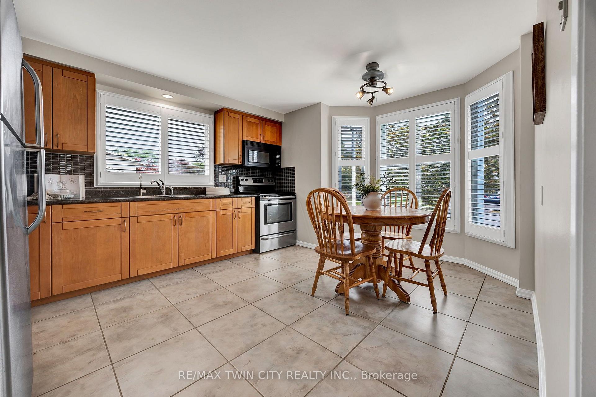 Photo 5 of 42 Blackwell Drive, Kitchener, Highland West — HOMEH