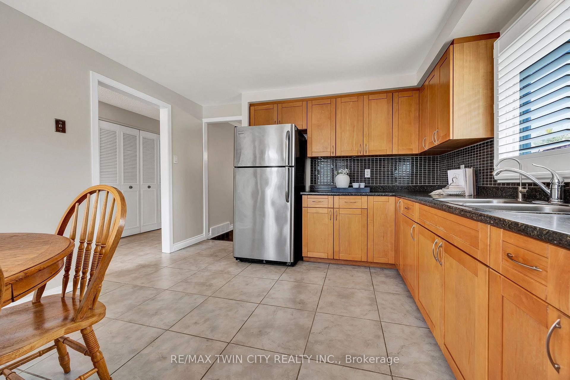 Photo 6 of 42 Blackwell Drive, Kitchener, Highland West — HOMEH