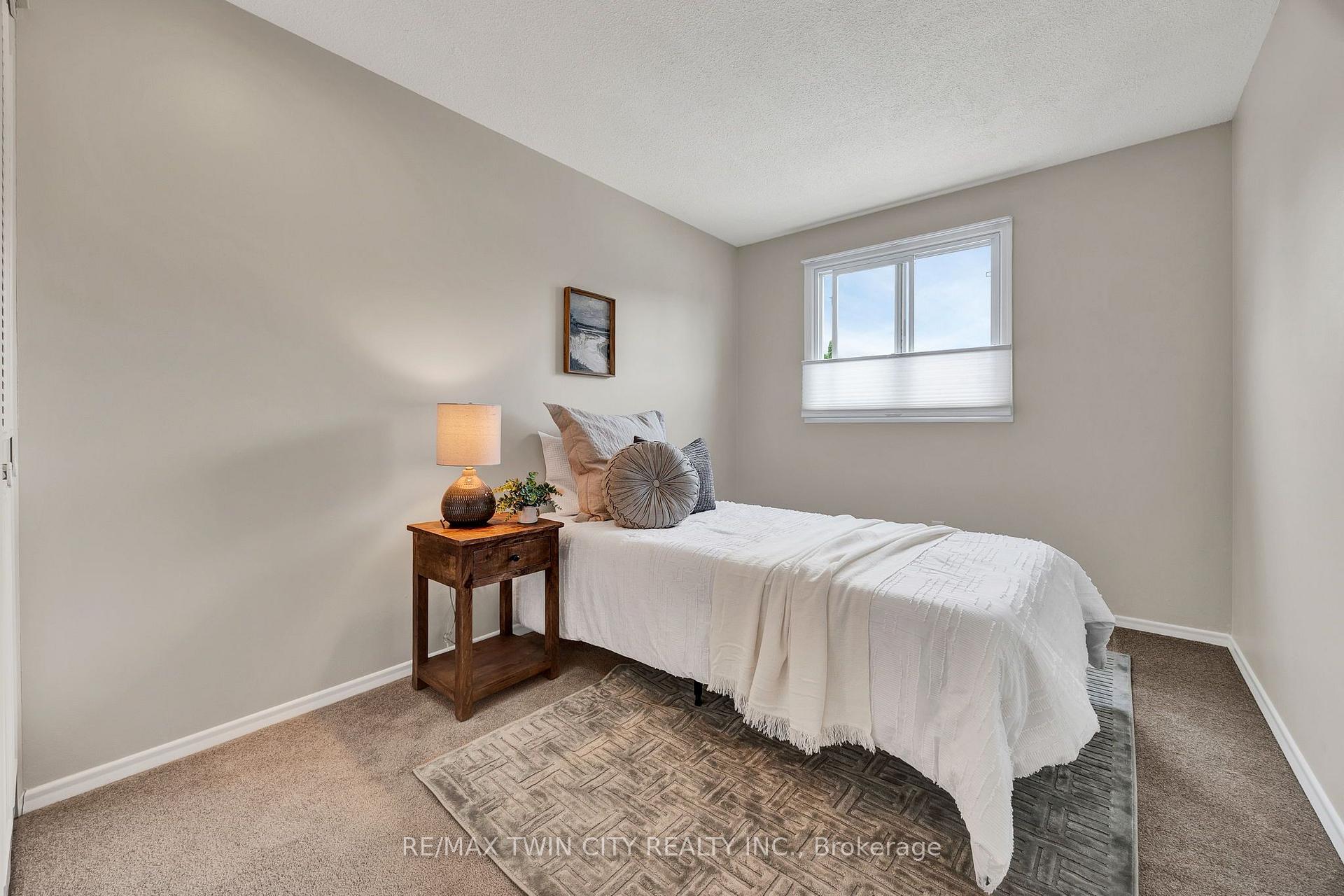Photo 16 of 42 Blackwell Drive, Kitchener, Highland West — HOMEH