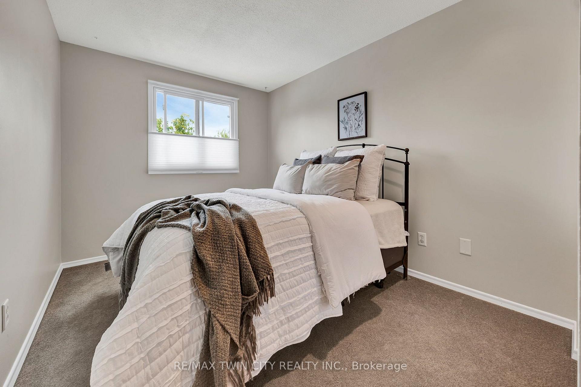 Photo 17 of 42 Blackwell Drive, Kitchener, Highland West — HOMEH