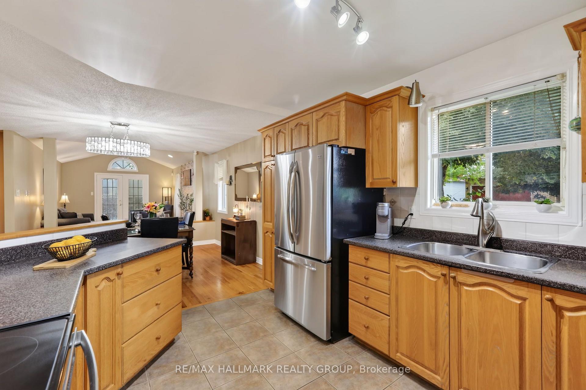 Photo 10 of 23 North Harrow Drive, Ottawa, Barrhaven - Longfields — HOMEH