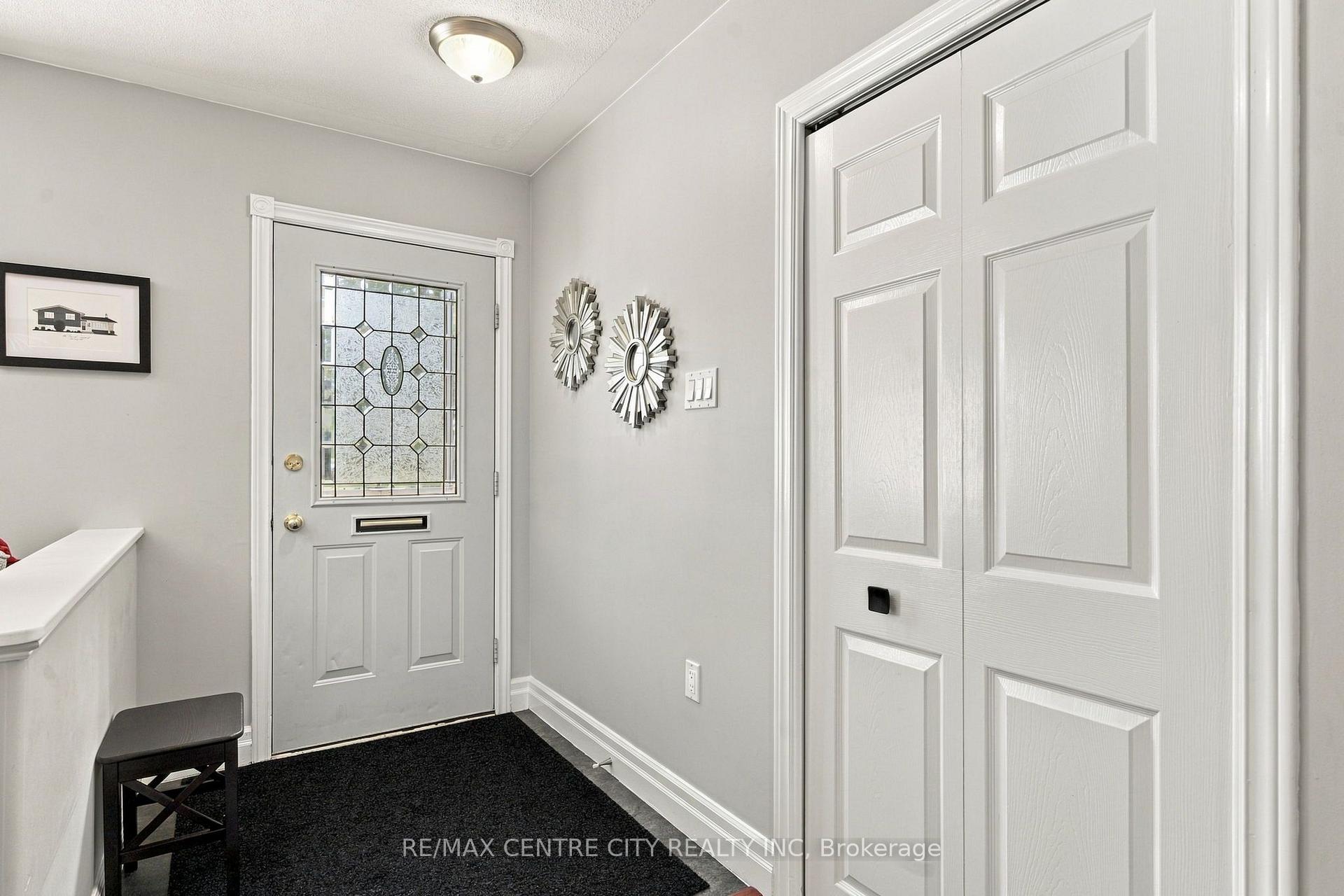 Photo 5 of 96 Tweed Crescent, London, North H — HOMEH