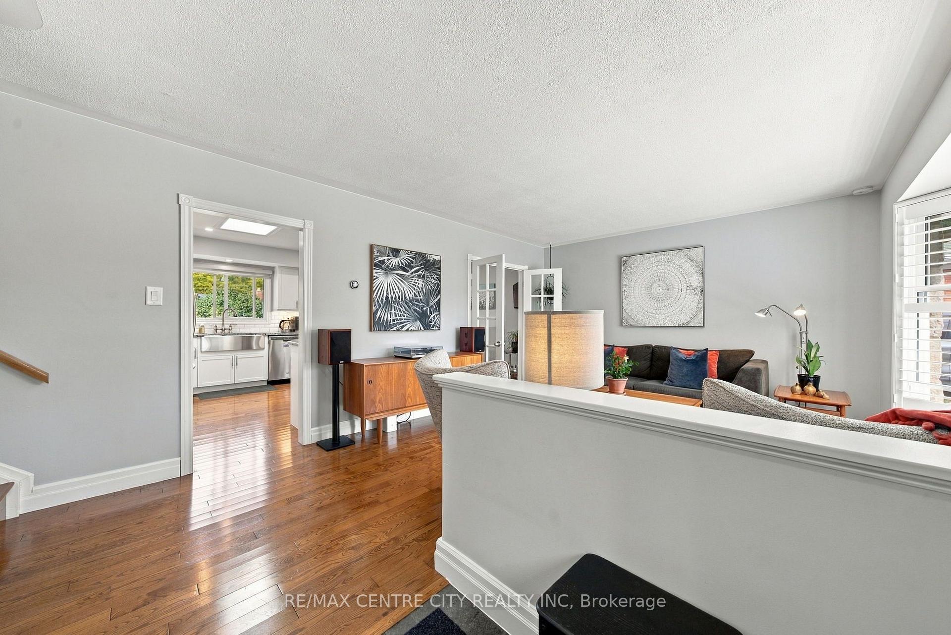 Photo 6 of 96 Tweed Crescent, London, North H — HOMEH