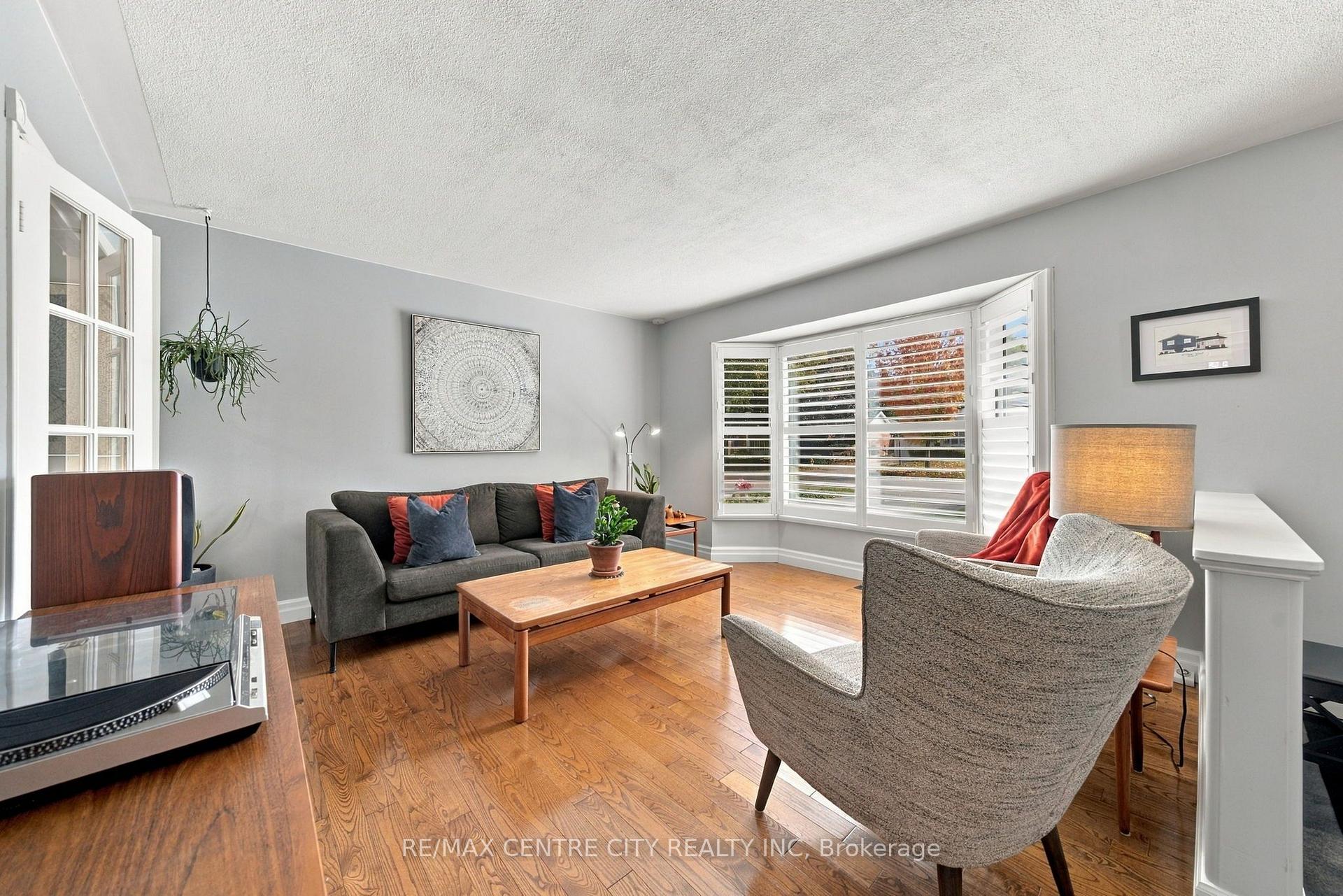 Photo 7 of 96 Tweed Crescent, London, North H — HOMEH