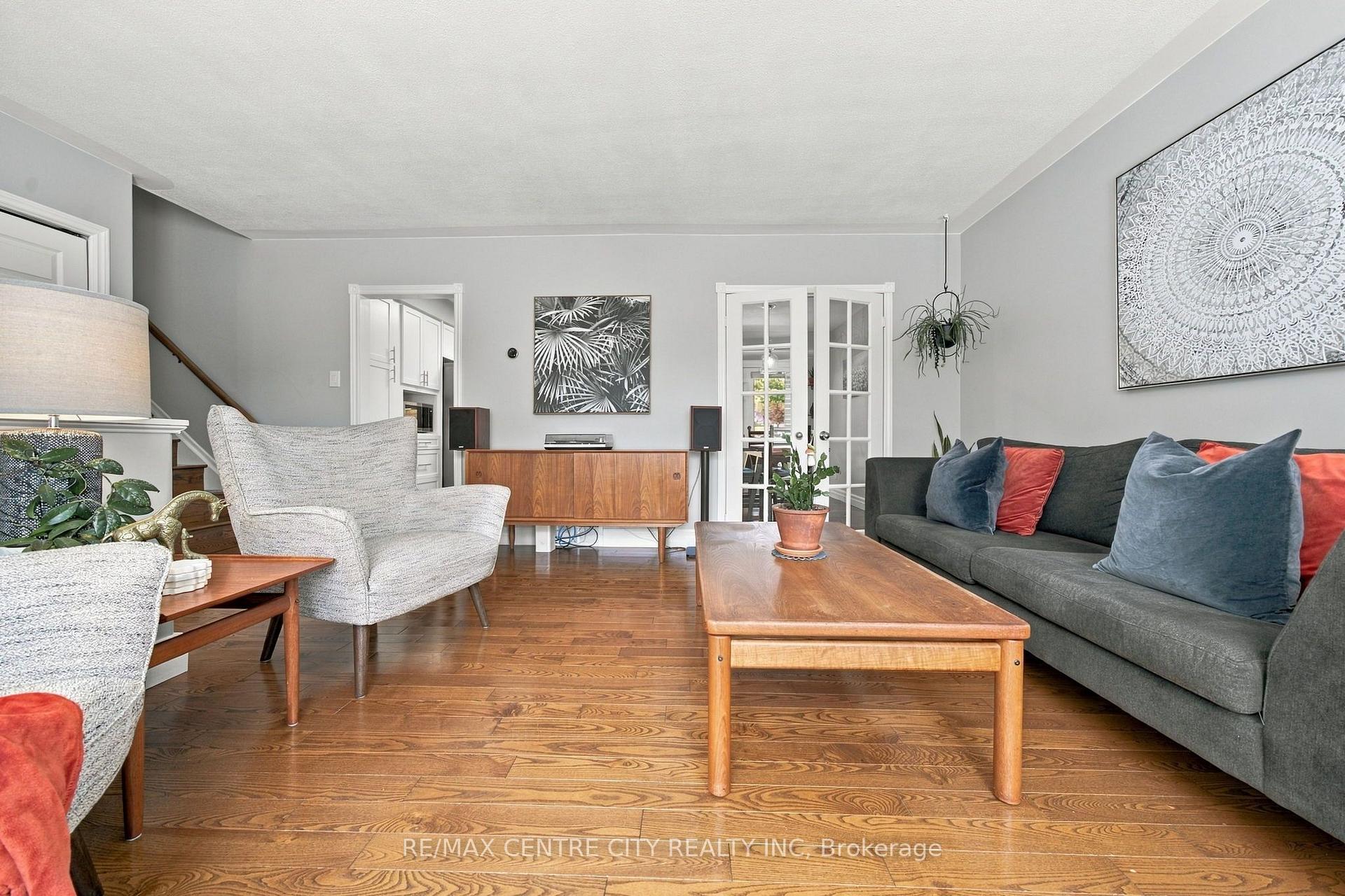 Photo 8 of 96 Tweed Crescent, London, North H — HOMEH