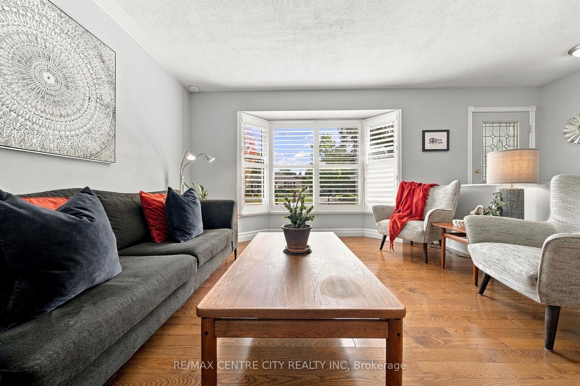 Photo 9 of 96 Tweed Crescent, London, North H — HOMEH