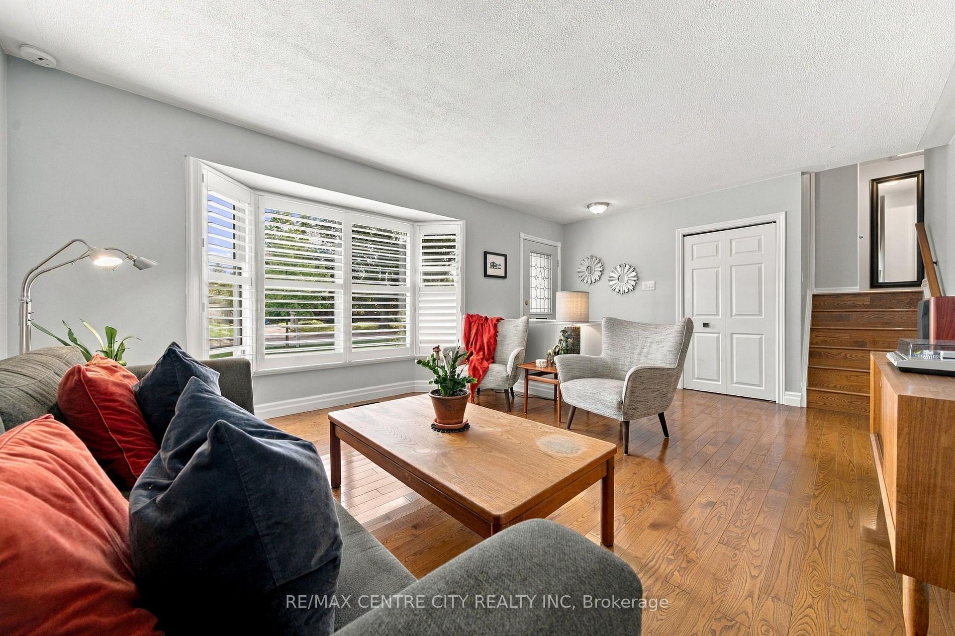Photo 10 of 96 Tweed Crescent, London, North H — HOMEH