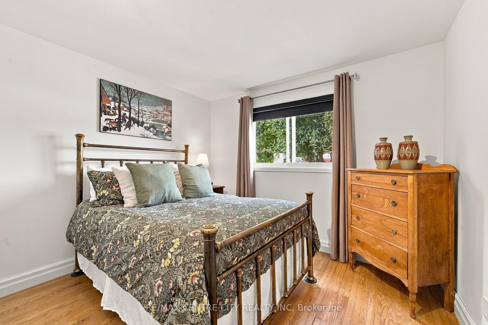 Photo 20 of 96 Tweed Crescent, London, North H — HOMEH