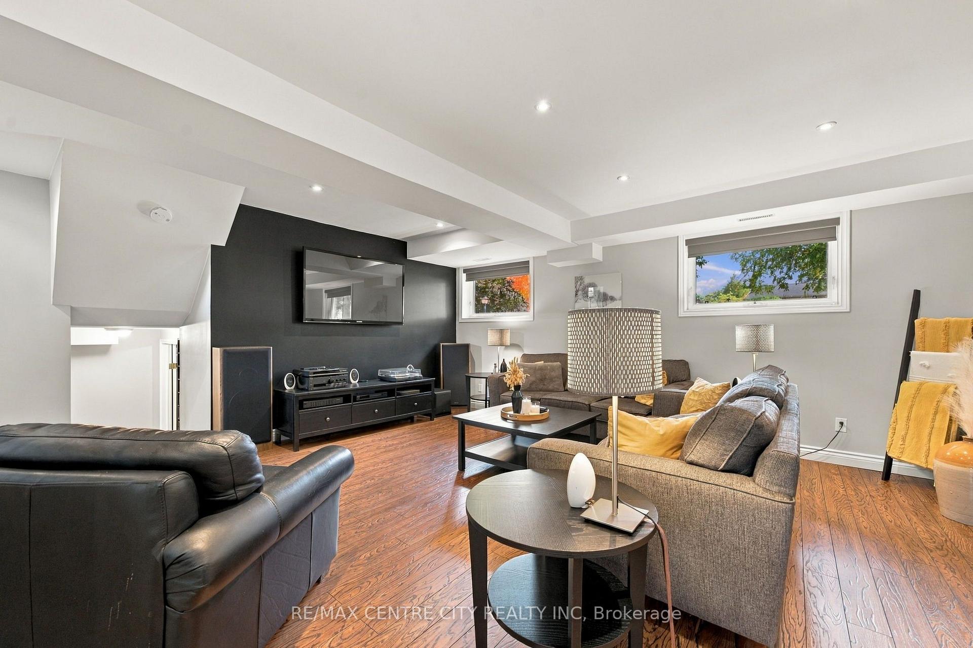 Photo 28 of 96 Tweed Crescent, London, North H — HOMEH
