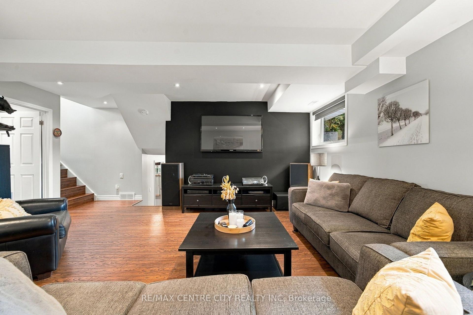 Photo 29 of 96 Tweed Crescent, London, North H — HOMEH
