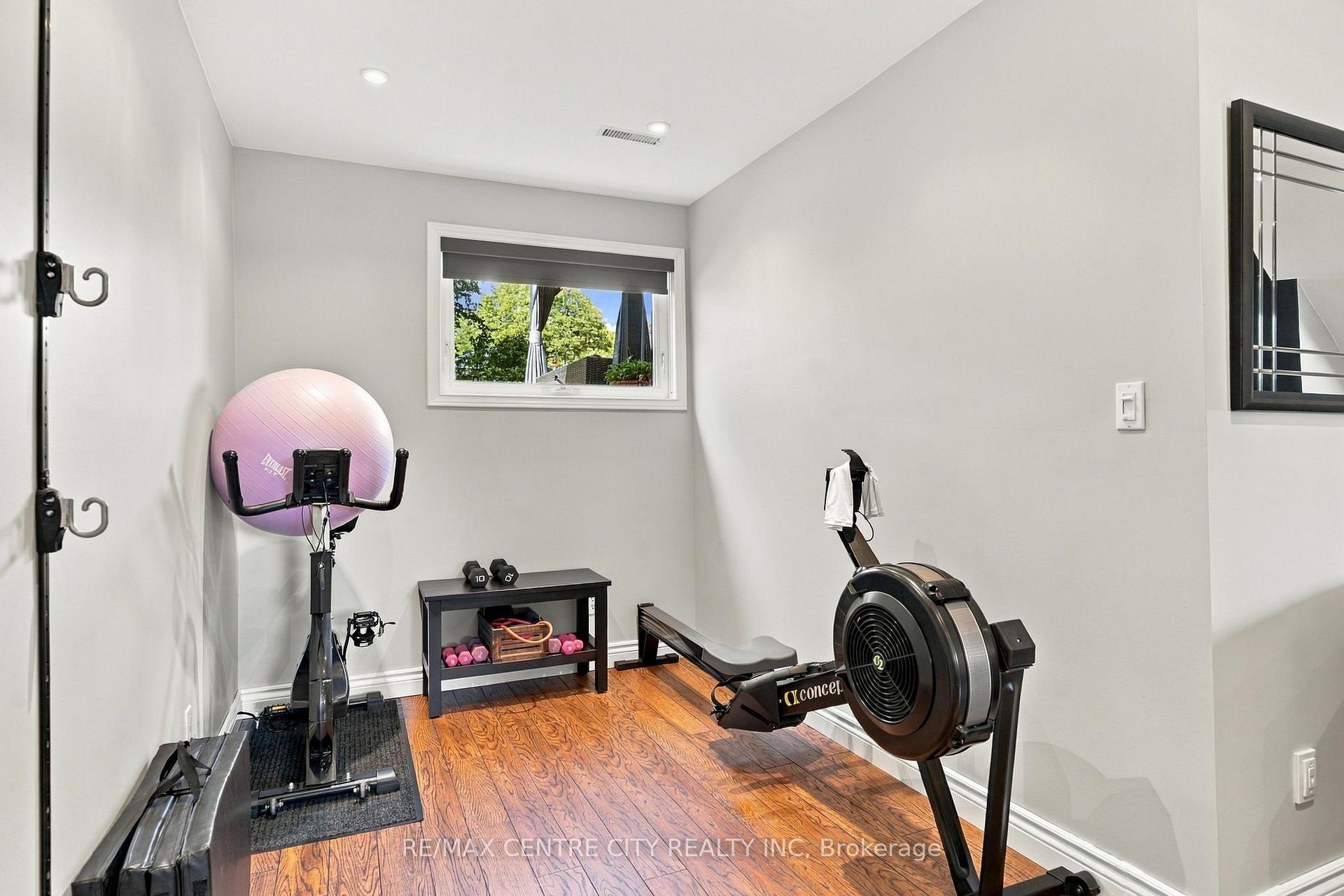 Photo 30 of 96 Tweed Crescent, London, North H — HOMEH