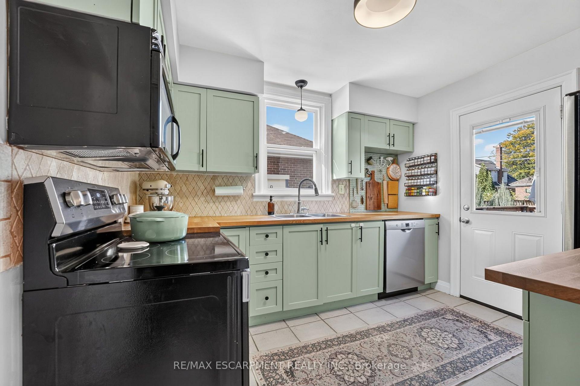 Photo 17 of 78 Cameron Avenue S, Hamilton, Bartonville — HOMEH