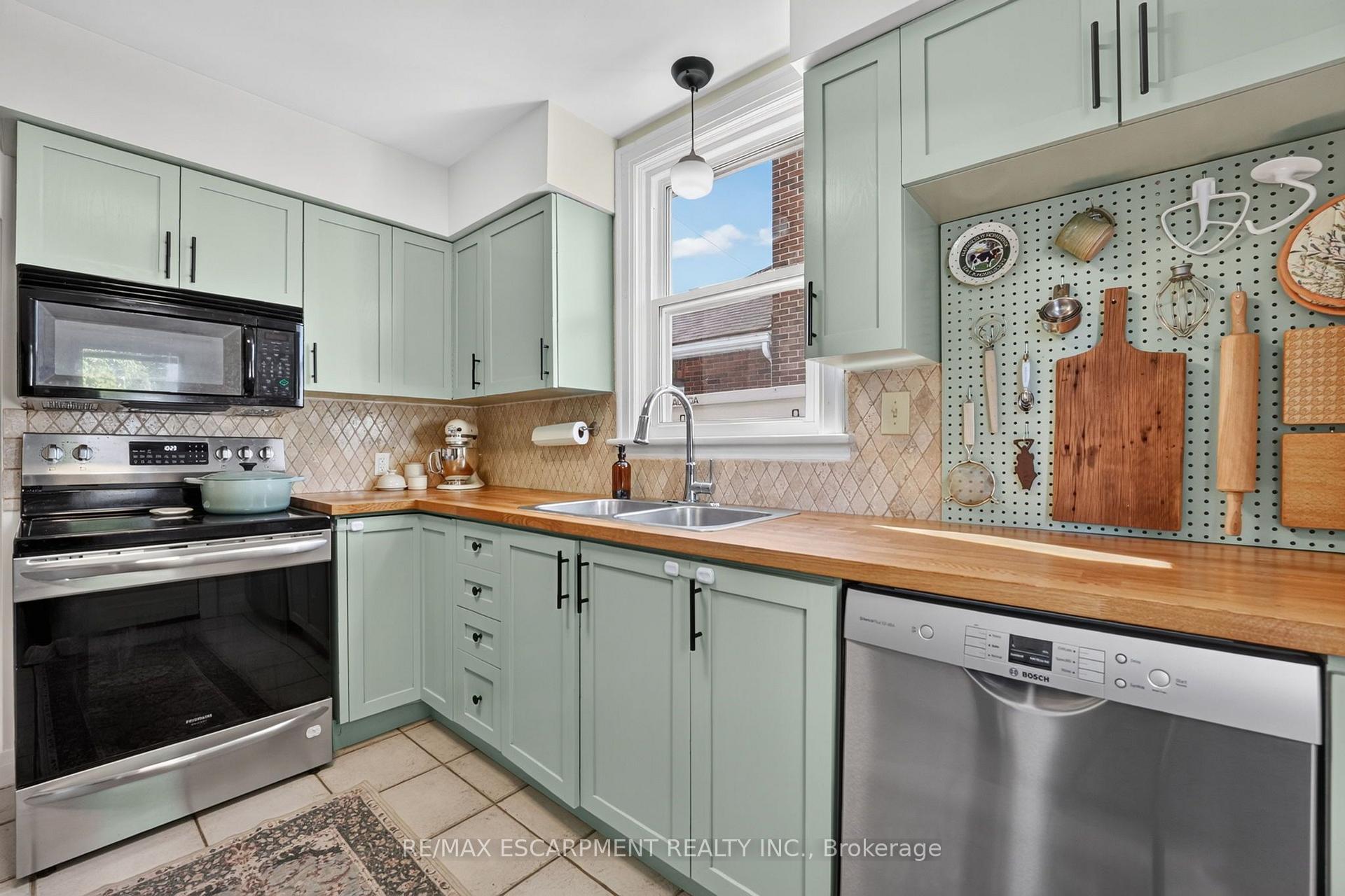 Photo 20 of 78 Cameron Avenue S, Hamilton, Bartonville — HOMEH