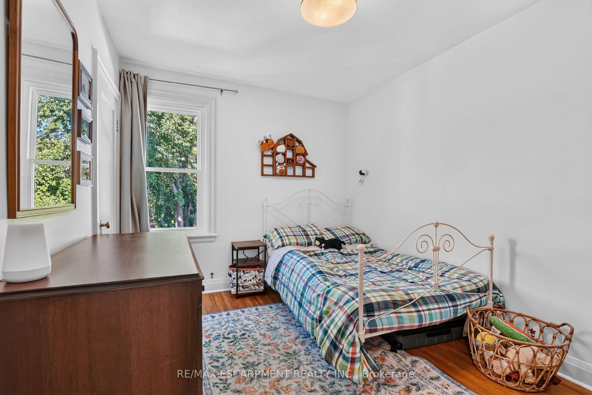 Photo 26 of 78 Cameron Avenue S, Hamilton, Bartonville — HOMEH