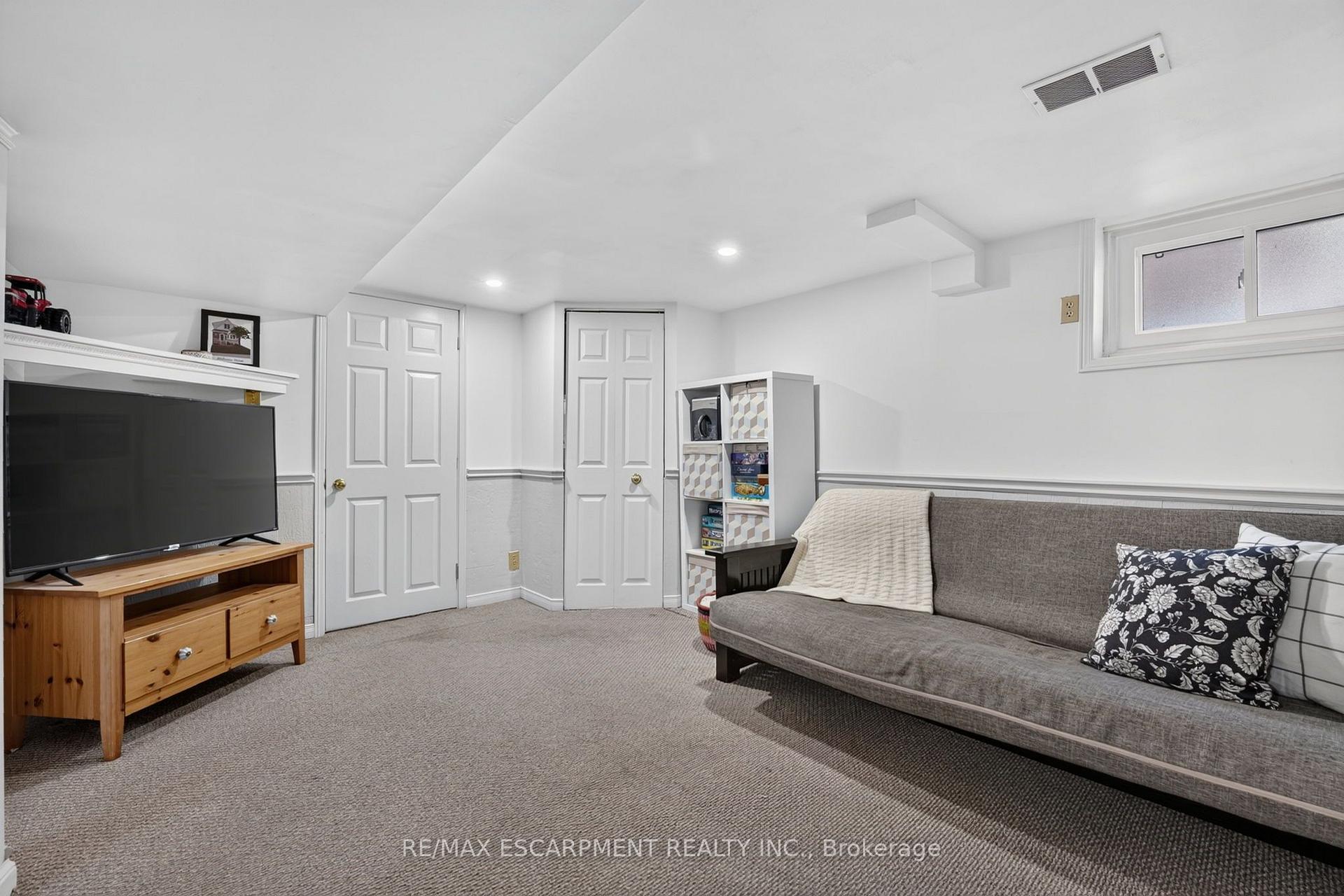 Photo 35 of 78 Cameron Avenue S, Hamilton, Bartonville — HOMEH