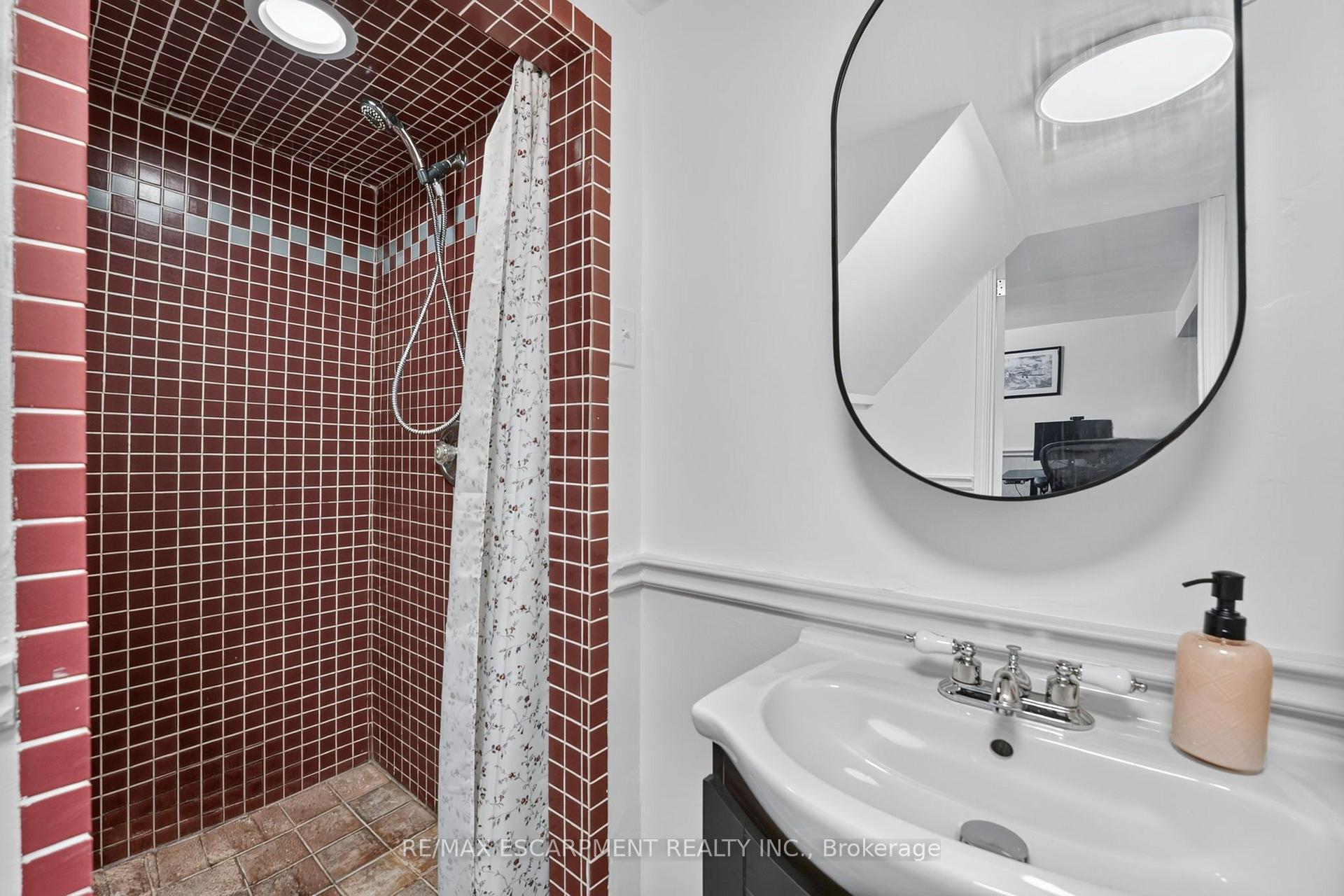 Photo 38 of 78 Cameron Avenue S, Hamilton, Bartonville — HOMEH
