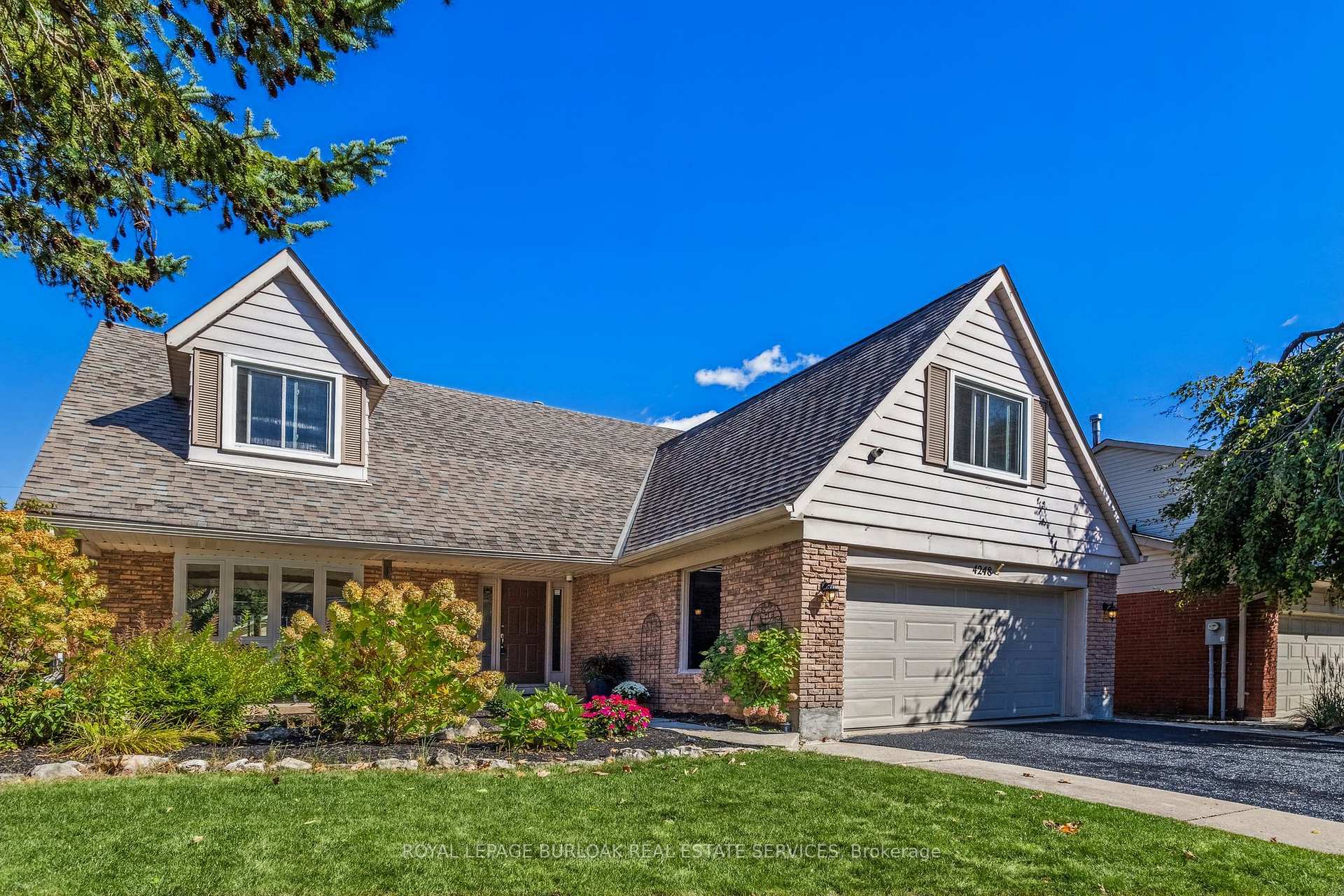 Photo 3 of 4248 Dunvegan Road, Burlington, Shoreacres — HOMEH