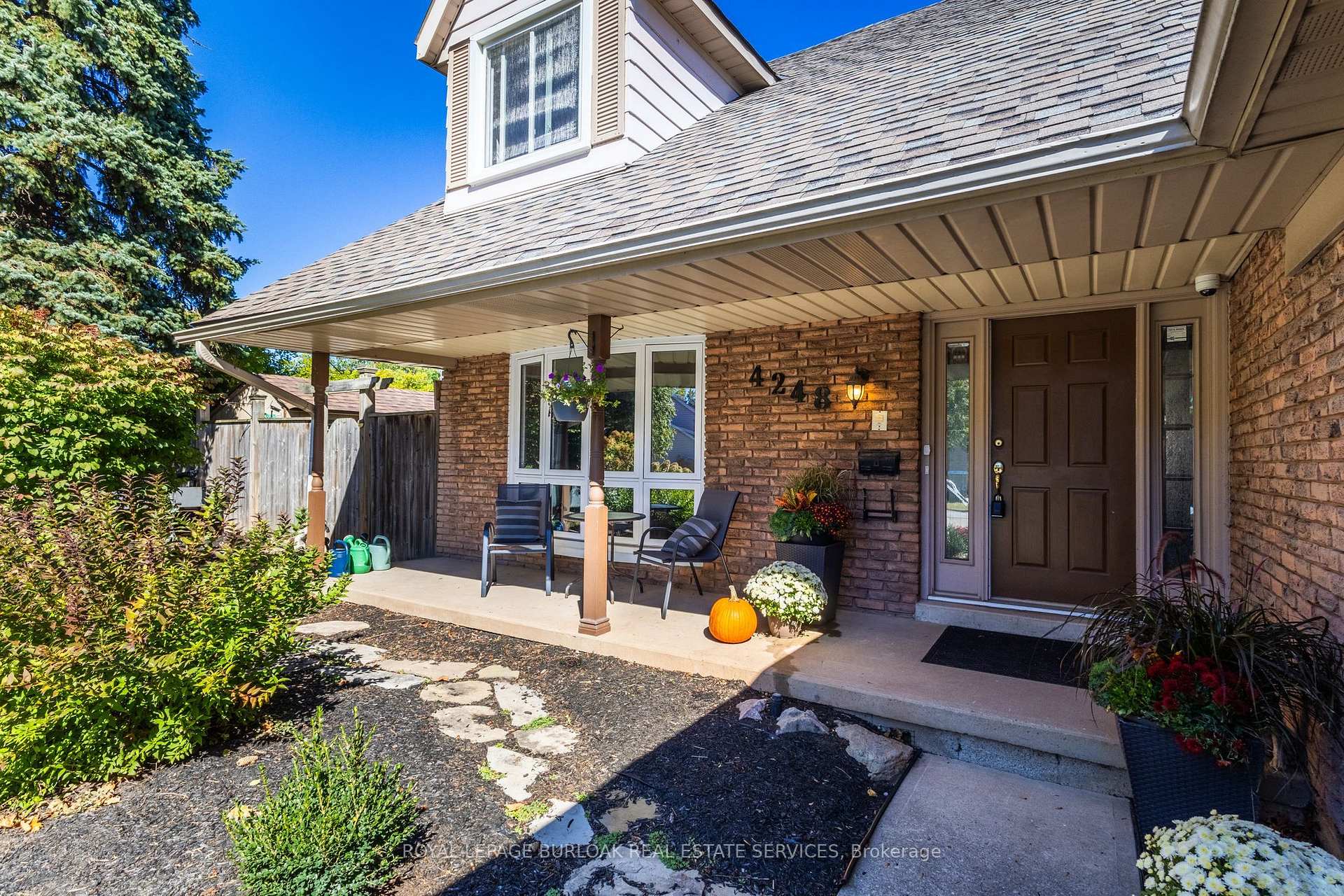 Photo 4 of 4248 Dunvegan Road, Burlington, Shoreacres — HOMEH