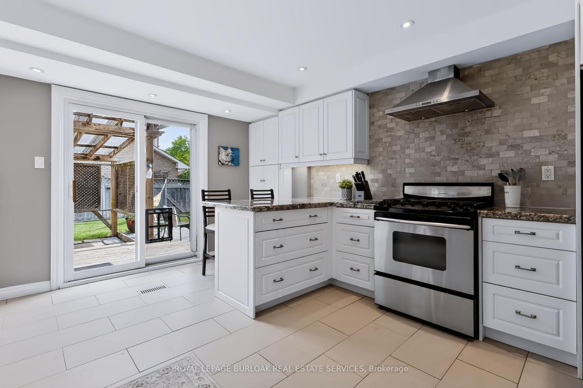 Photo 8 of 4248 Dunvegan Road, Burlington, Shoreacres — HOMEH