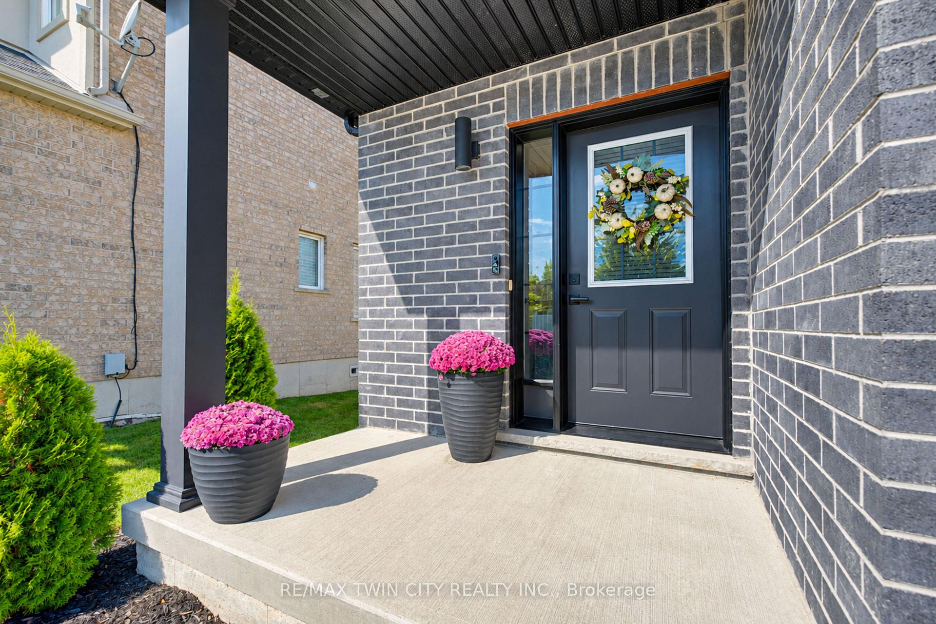 Photo 5 of 541 Brittania Crescent, Kitchener, Huron Park — HOMEH