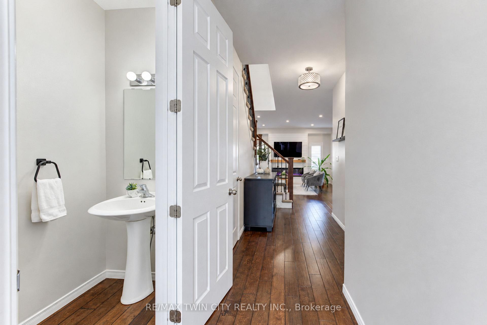 Photo 8 of 541 Brittania Crescent, Kitchener, Huron Park — HOMEH