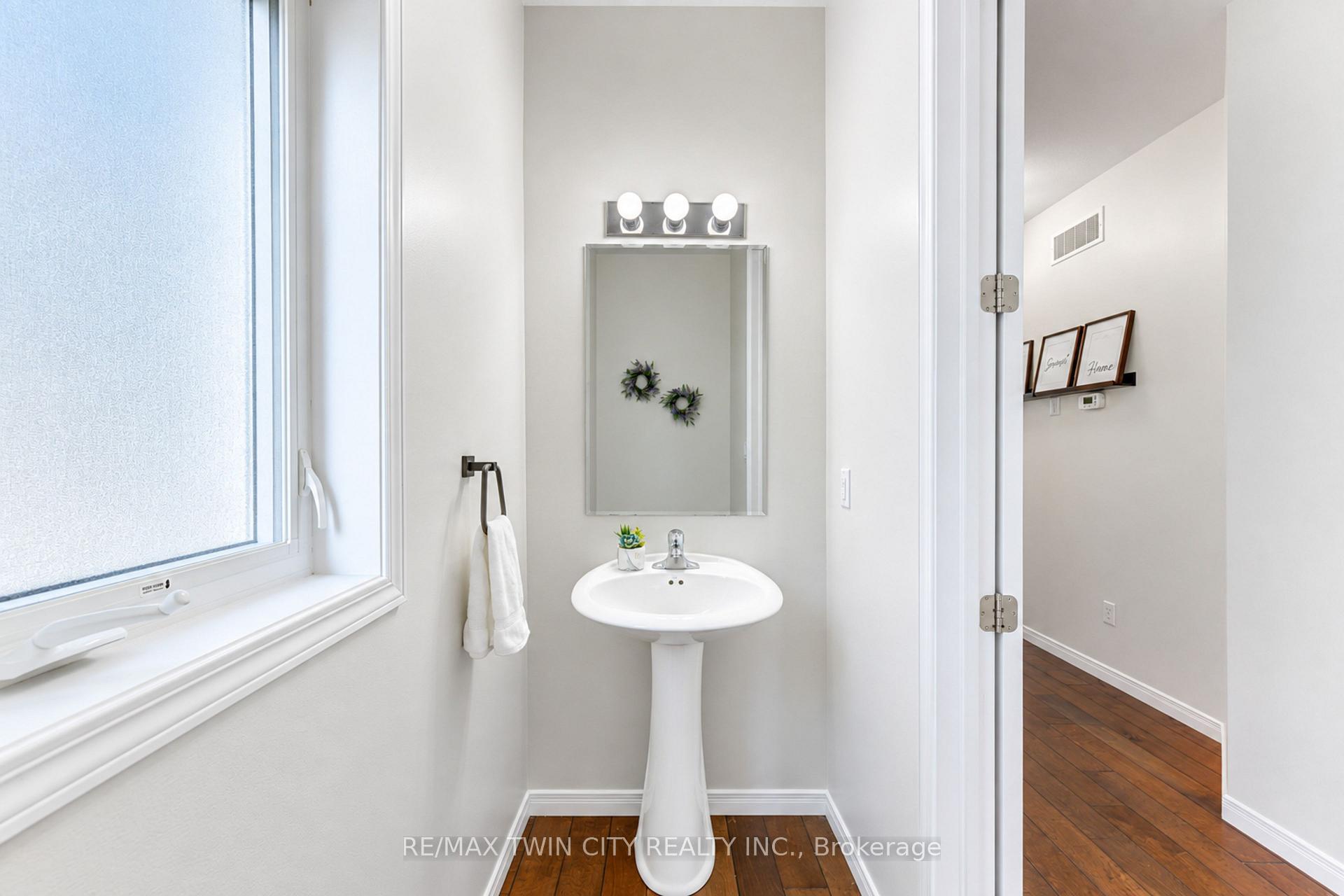 Photo 9 of 541 Brittania Crescent, Kitchener, Huron Park — HOMEH