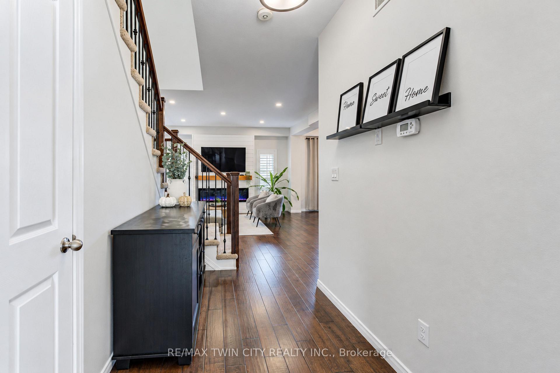 Photo 10 of 541 Brittania Crescent, Kitchener, Huron Park — HOMEH