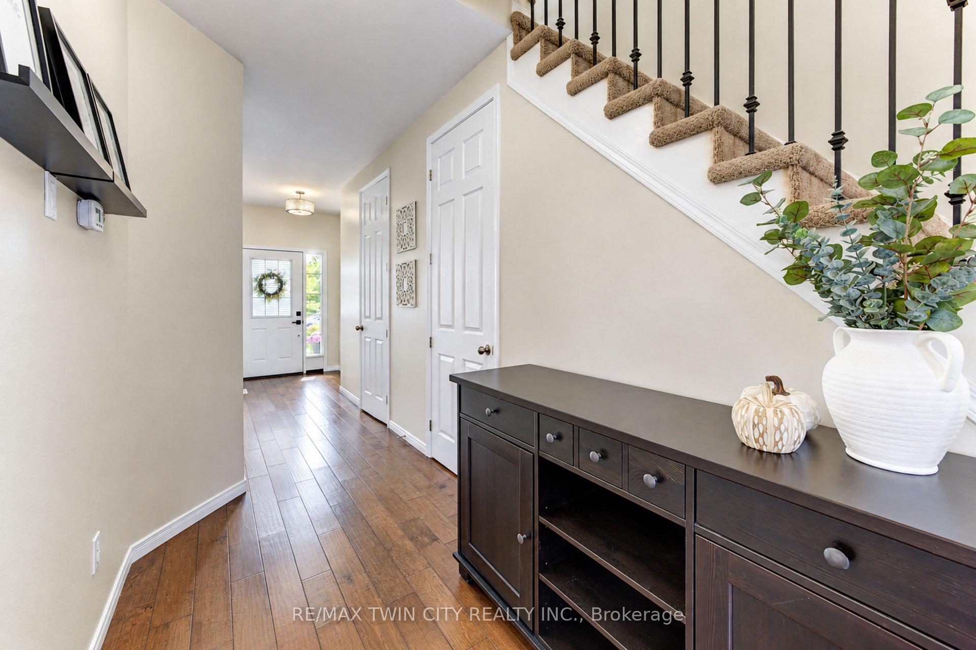 Photo 11 of 541 Brittania Crescent, Kitchener, Huron Park — HOMEH