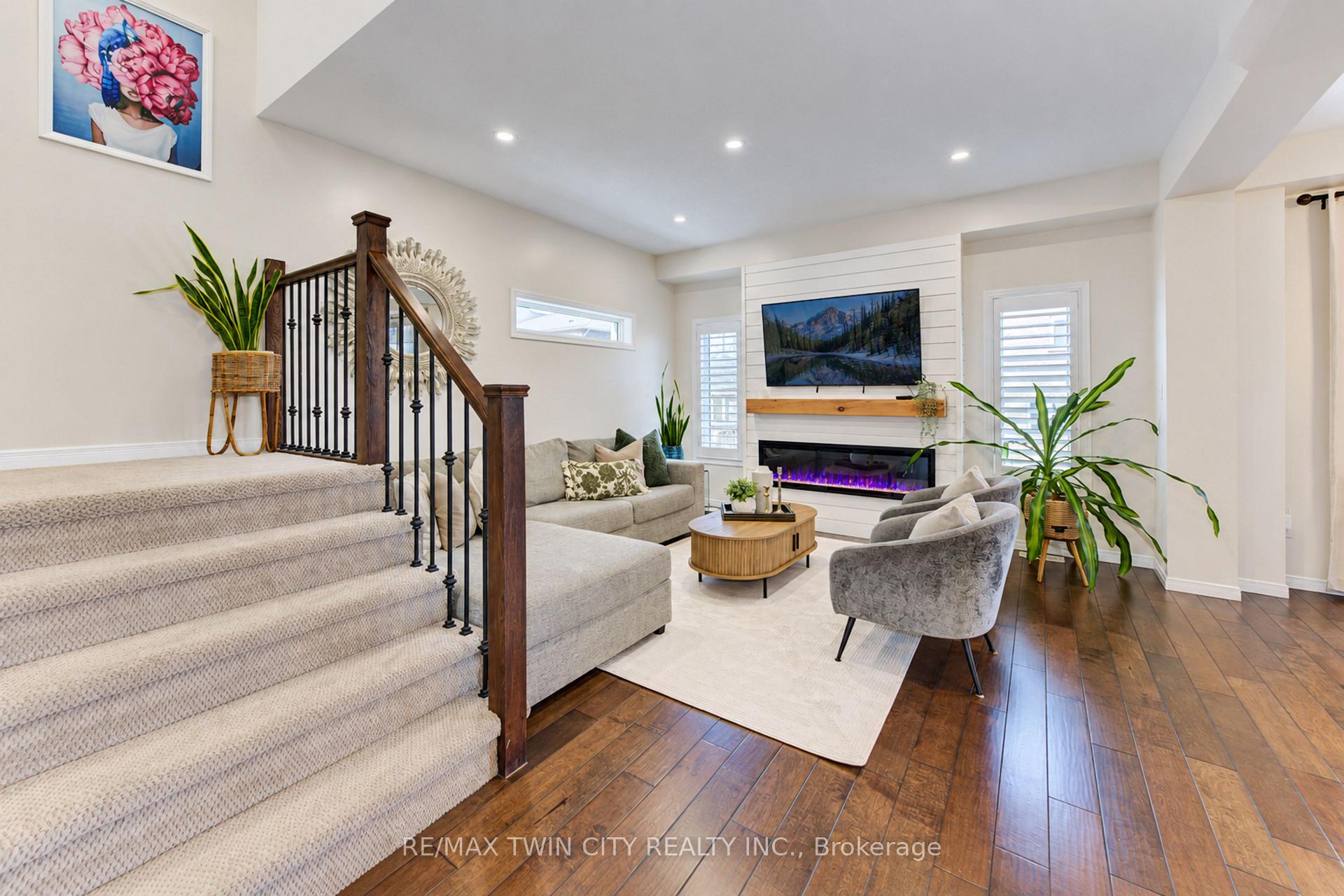 Photo 12 of 541 Brittania Crescent, Kitchener, Huron Park — HOMEH