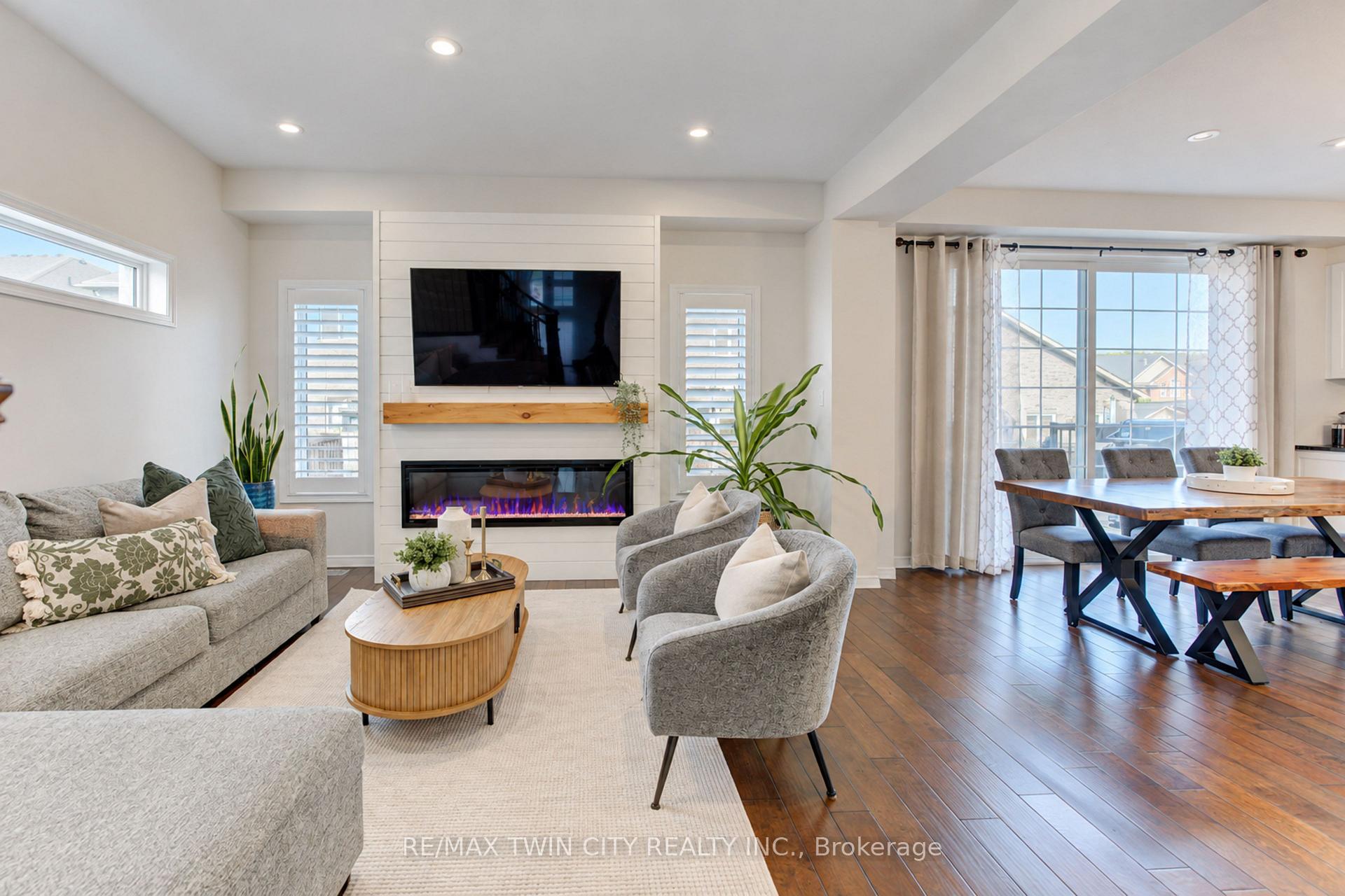 Photo 13 of 541 Brittania Crescent, Kitchener, Huron Park — HOMEH