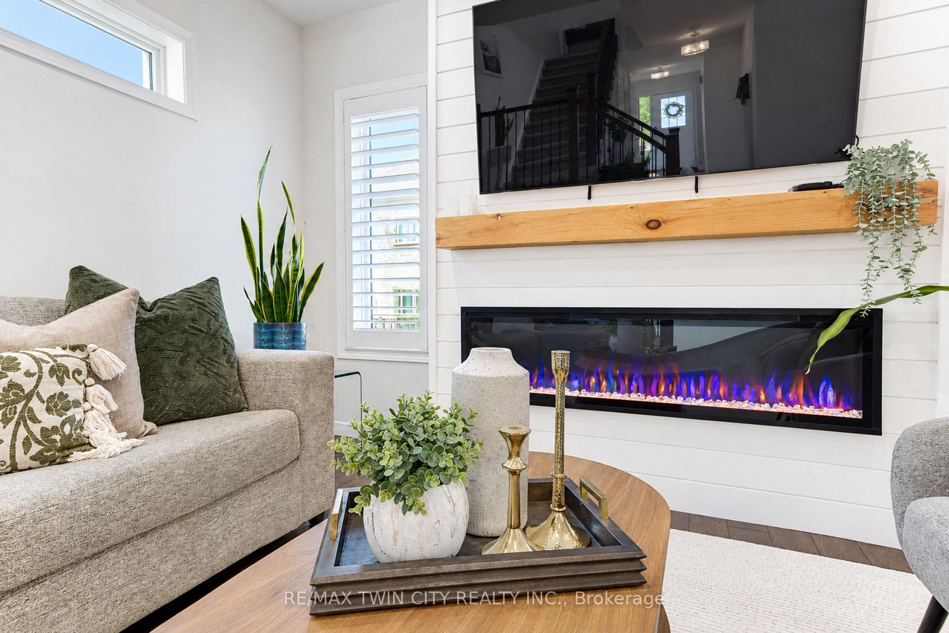Photo 15 of 541 Brittania Crescent, Kitchener, Huron Park — HOMEH