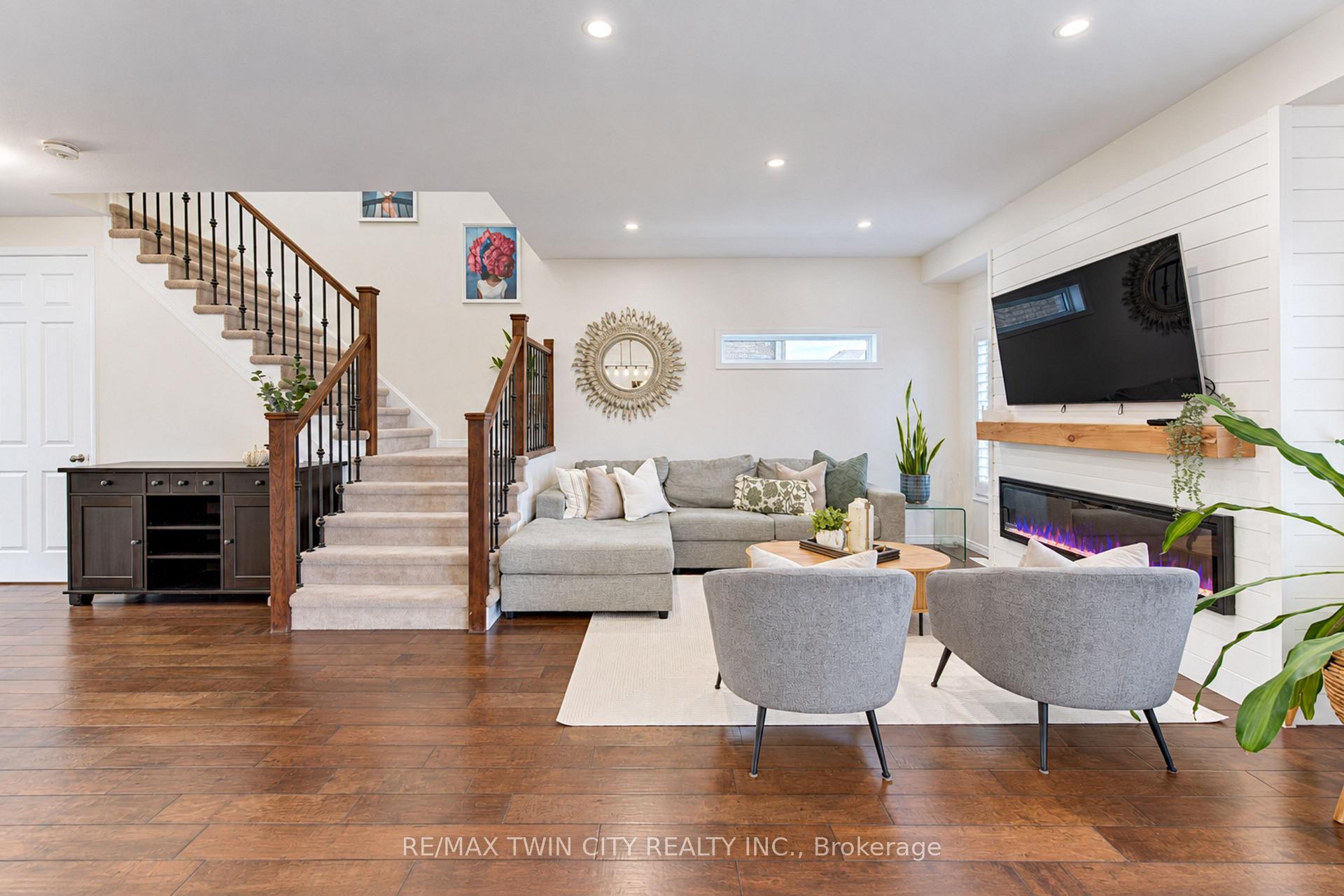 Photo 17 of 541 Brittania Crescent, Kitchener, Huron Park — HOMEH