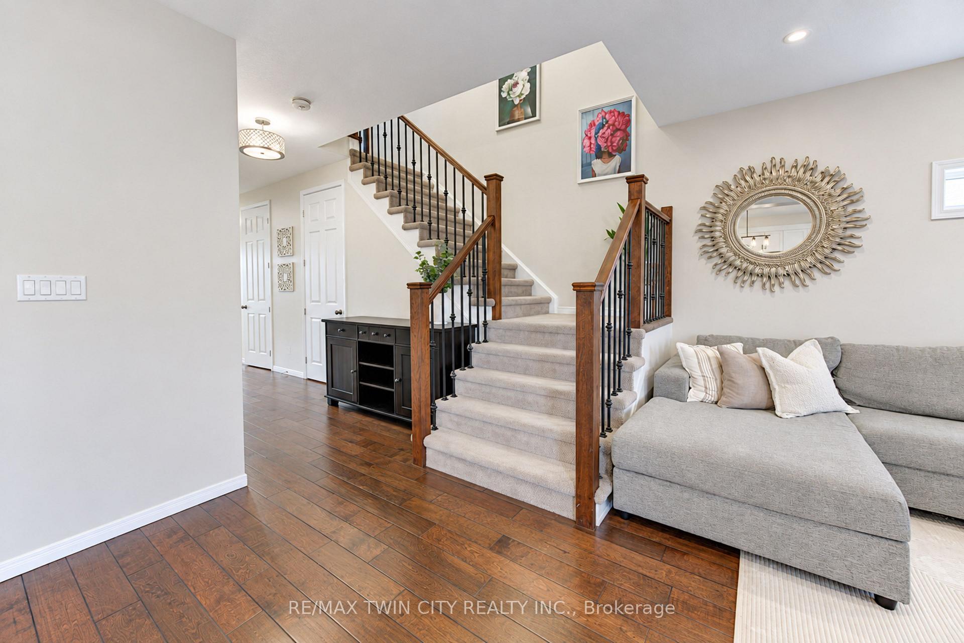 Photo 18 of 541 Brittania Crescent, Kitchener, Huron Park — HOMEH