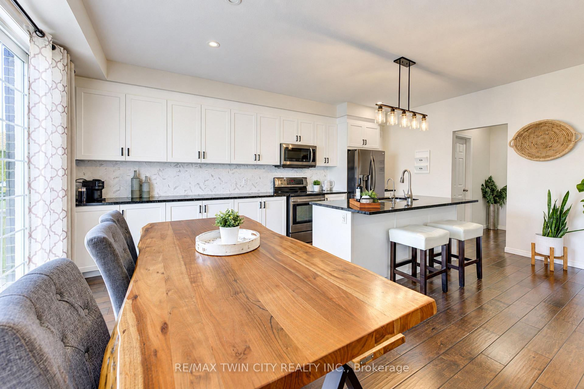Photo 19 of 541 Brittania Crescent, Kitchener, Huron Park — HOMEH