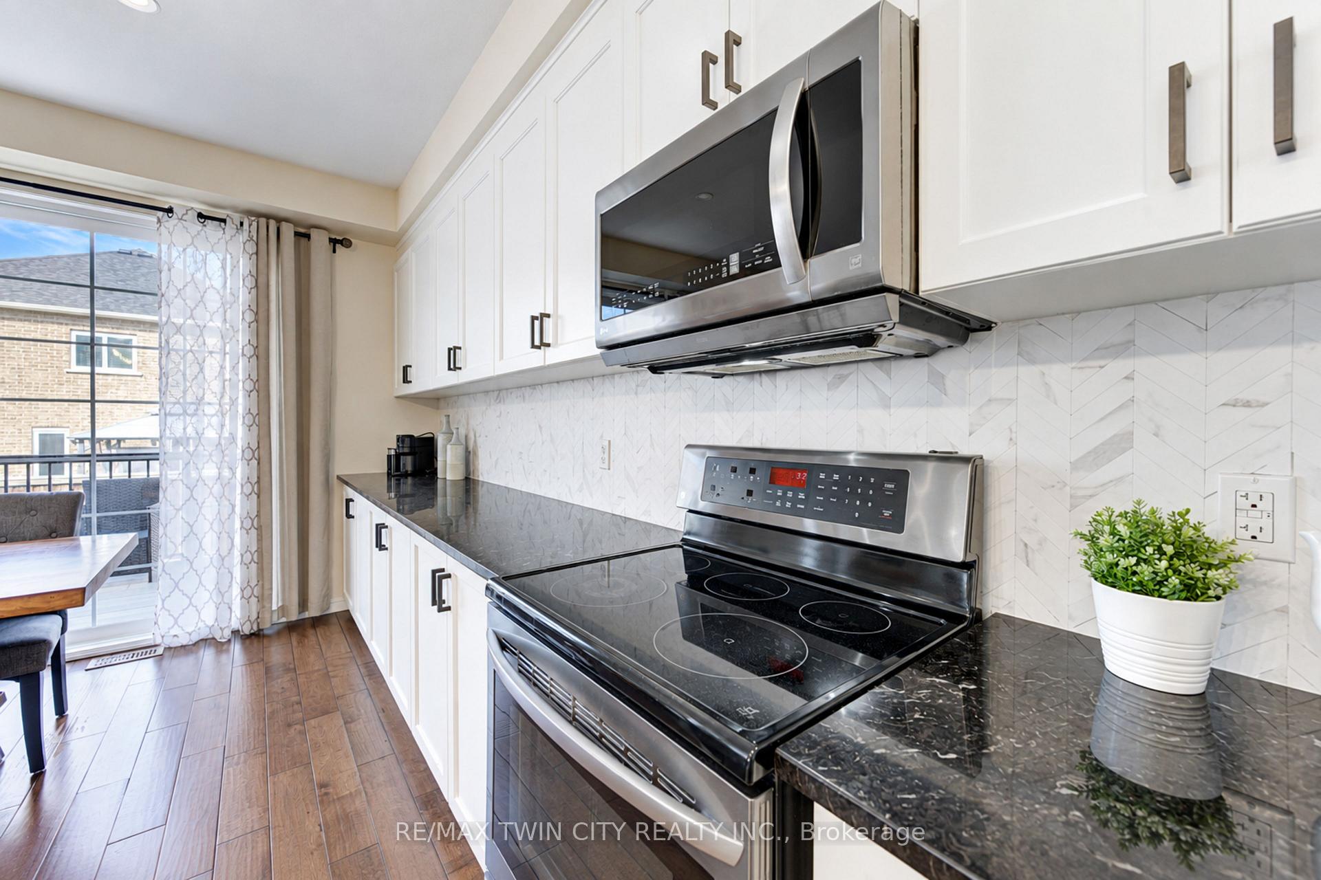 Photo 25 of 541 Brittania Crescent, Kitchener, Huron Park — HOMEH
