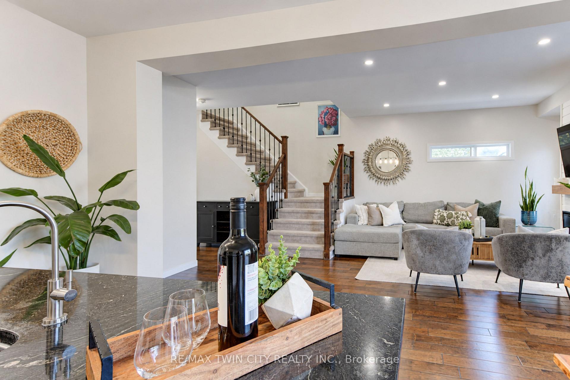 Photo 26 of 541 Brittania Crescent, Kitchener, Huron Park — HOMEH