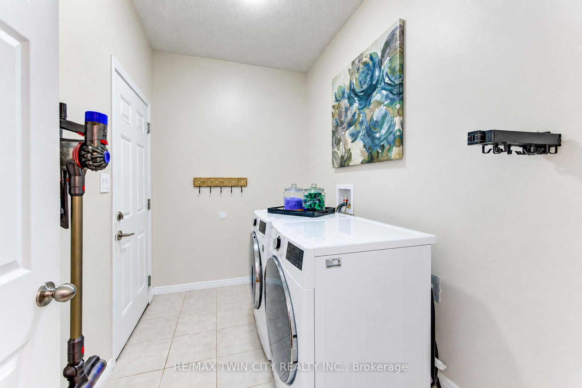 Photo 28 of 541 Brittania Crescent, Kitchener, Huron Park — HOMEH