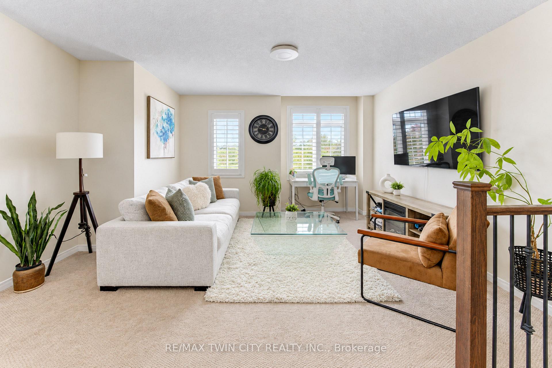 Photo 33 of 541 Brittania Crescent, Kitchener, Huron Park — HOMEH