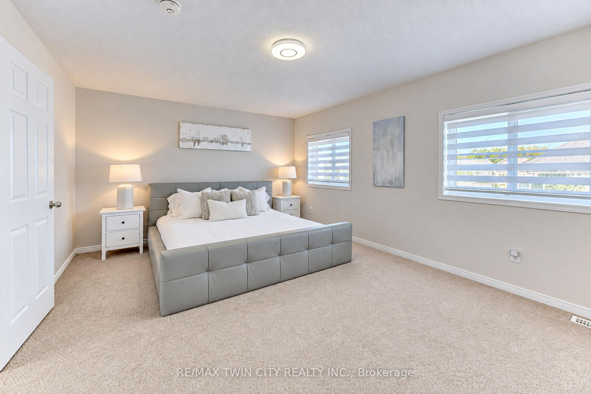 Photo 34 of 541 Brittania Crescent, Kitchener, Huron Park — HOMEH